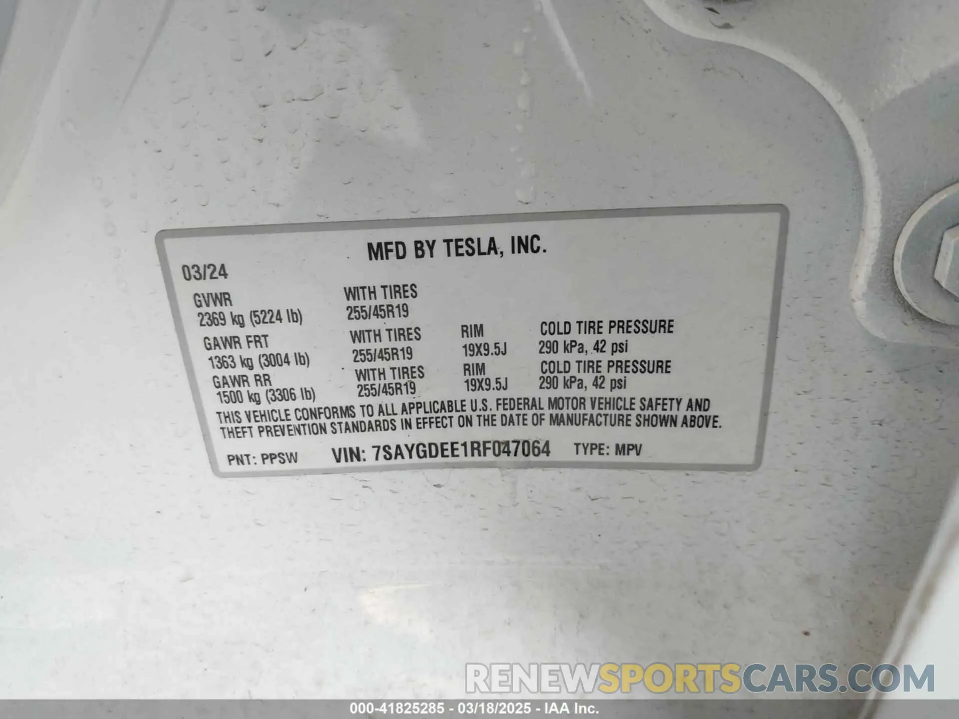 9 Photograph of a damaged car 7SAYGDEE1RF047064 TESLA MODEL Y 2024