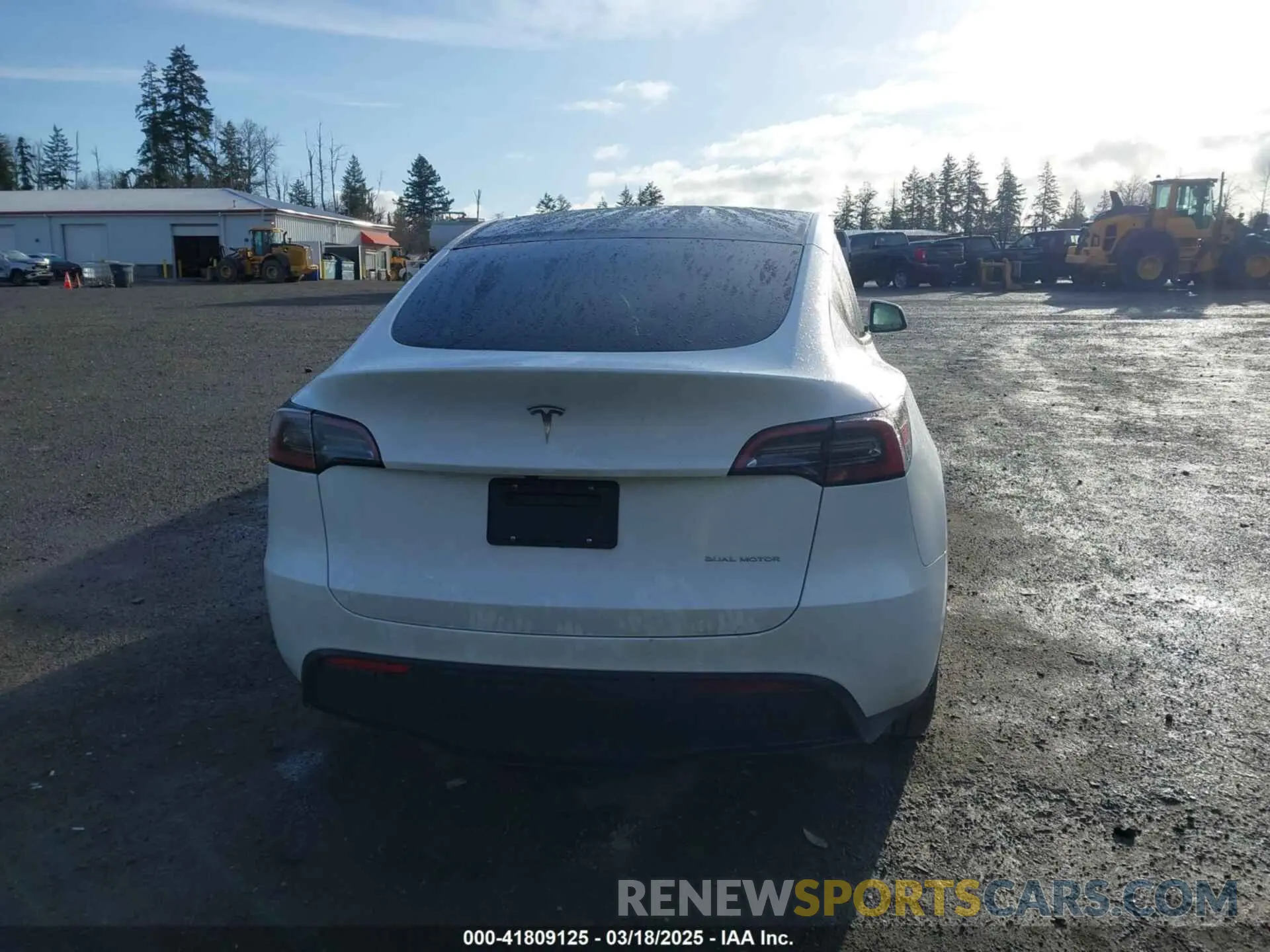 17 Photograph of a damaged car 7SAYGDEE1RF056816 TESLA MODEL Y 2024