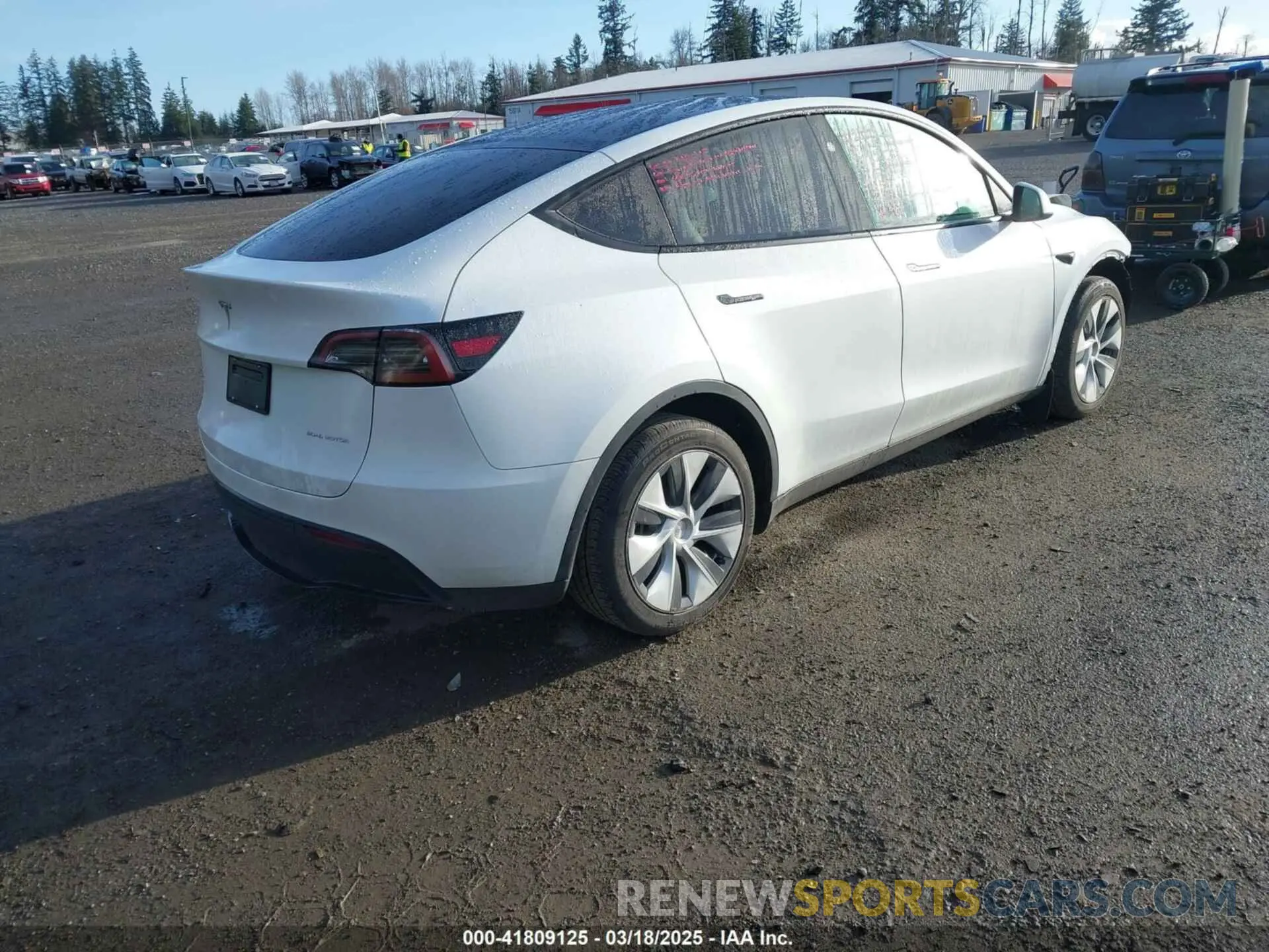 4 Photograph of a damaged car 7SAYGDEE1RF056816 TESLA MODEL Y 2024