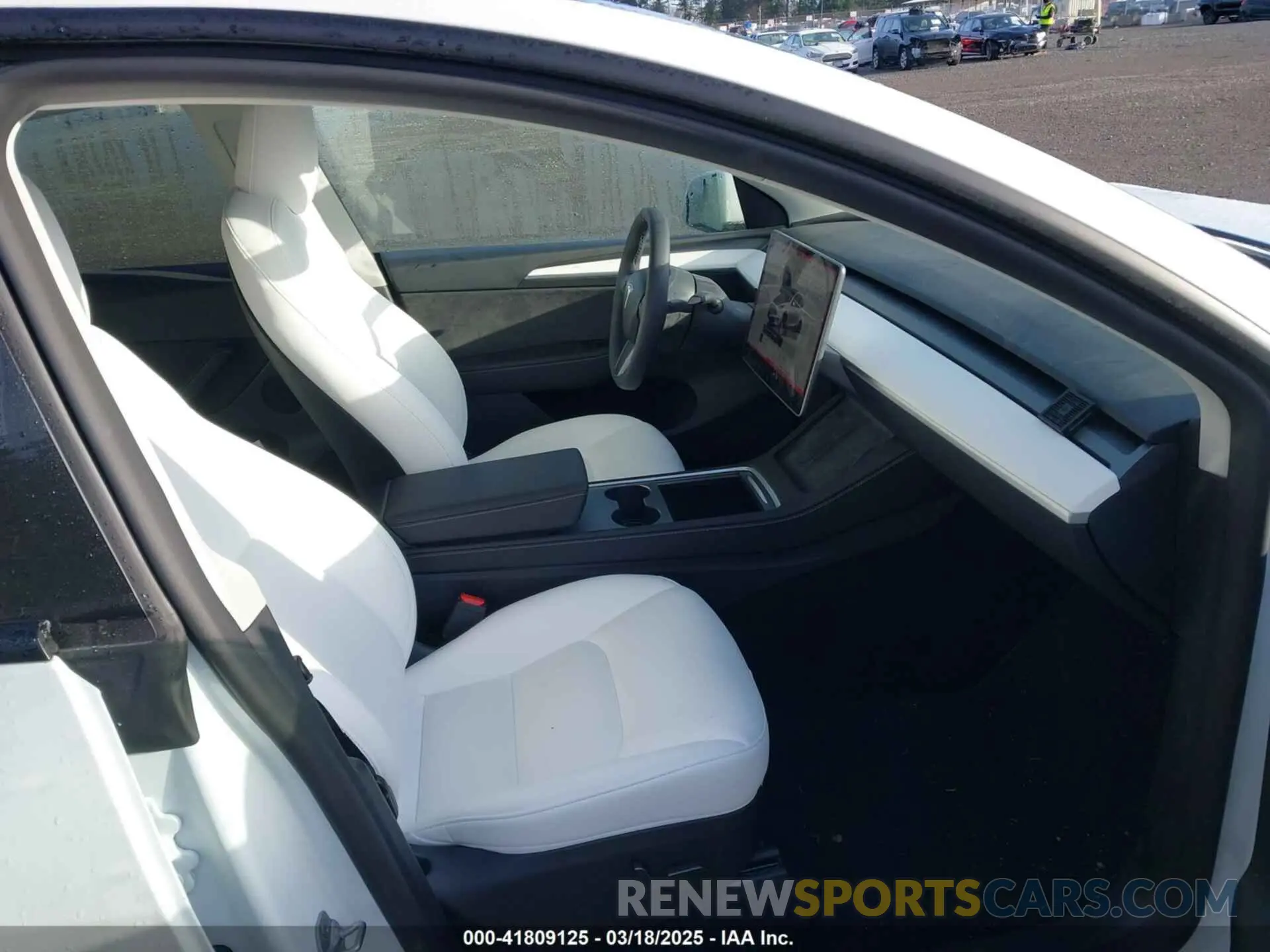 5 Photograph of a damaged car 7SAYGDEE1RF056816 TESLA MODEL Y 2024