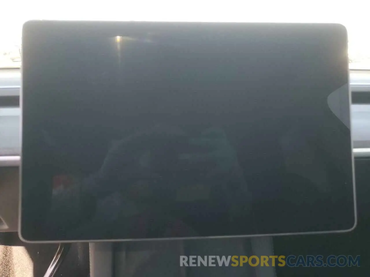 9 Photograph of a damaged car 7SAYGDEE1RF070313 TESLA MODEL Y 2024