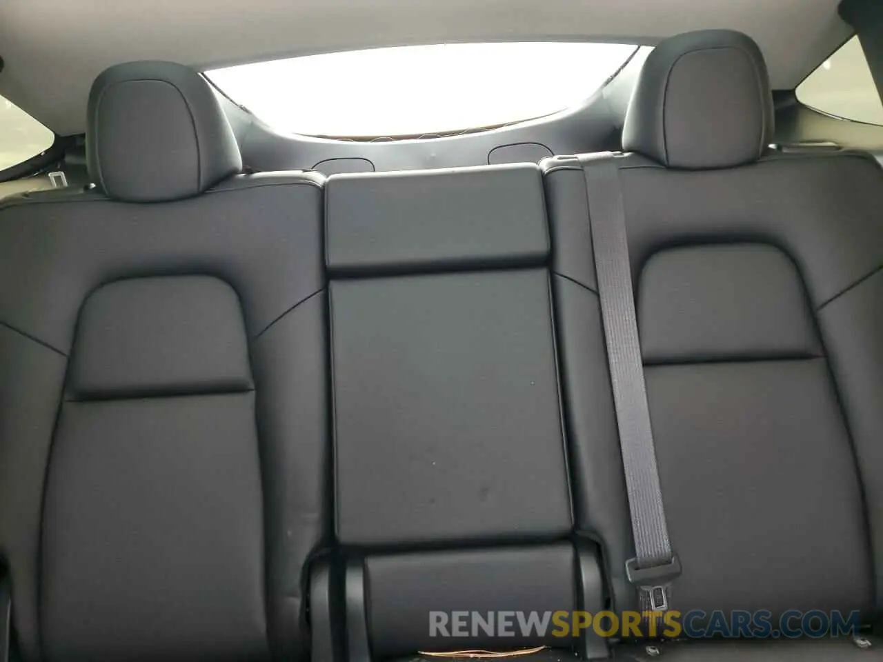 10 Photograph of a damaged car 7SAYGDEE1RF073566 TESLA MODEL Y 2024