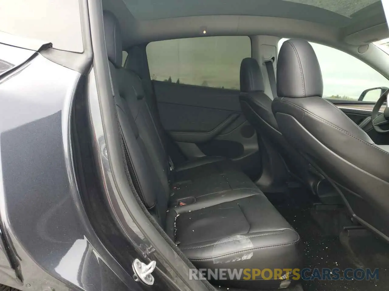 11 Photograph of a damaged car 7SAYGDEE1RF073566 TESLA MODEL Y 2024
