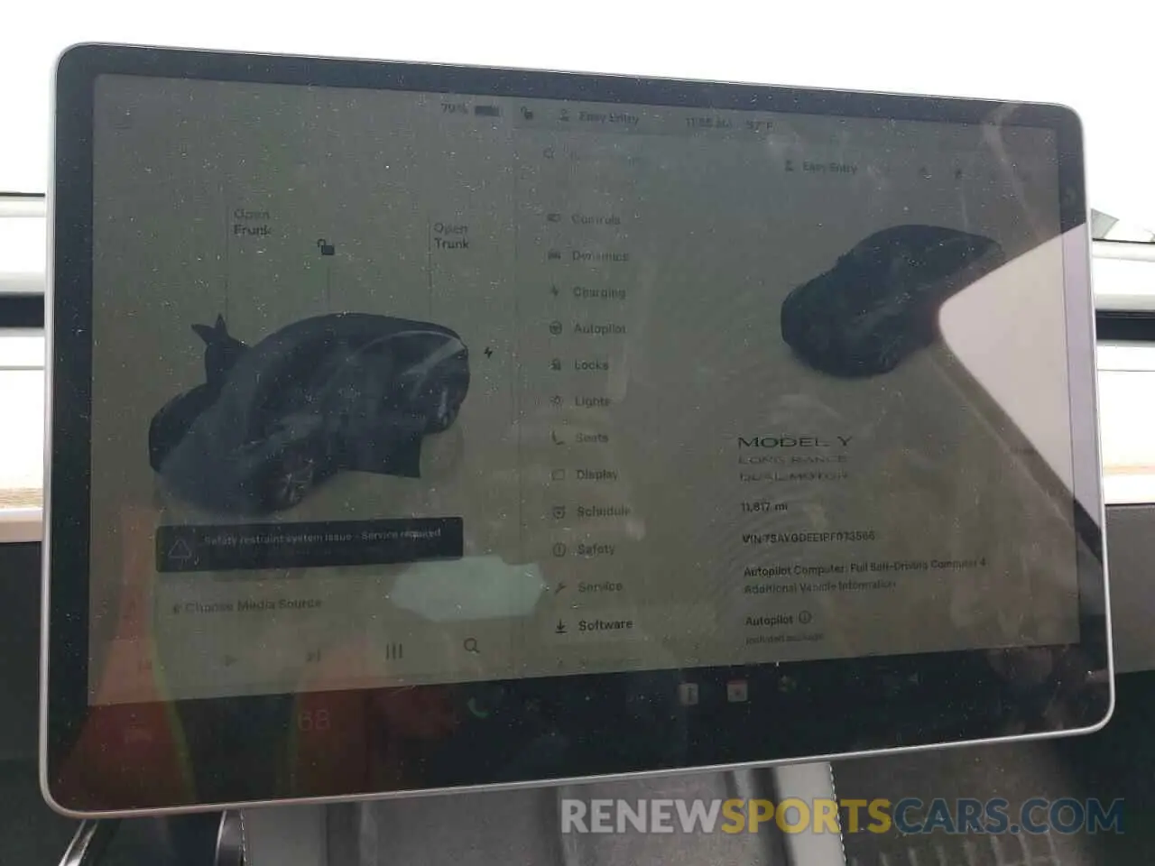 9 Photograph of a damaged car 7SAYGDEE1RF073566 TESLA MODEL Y 2024