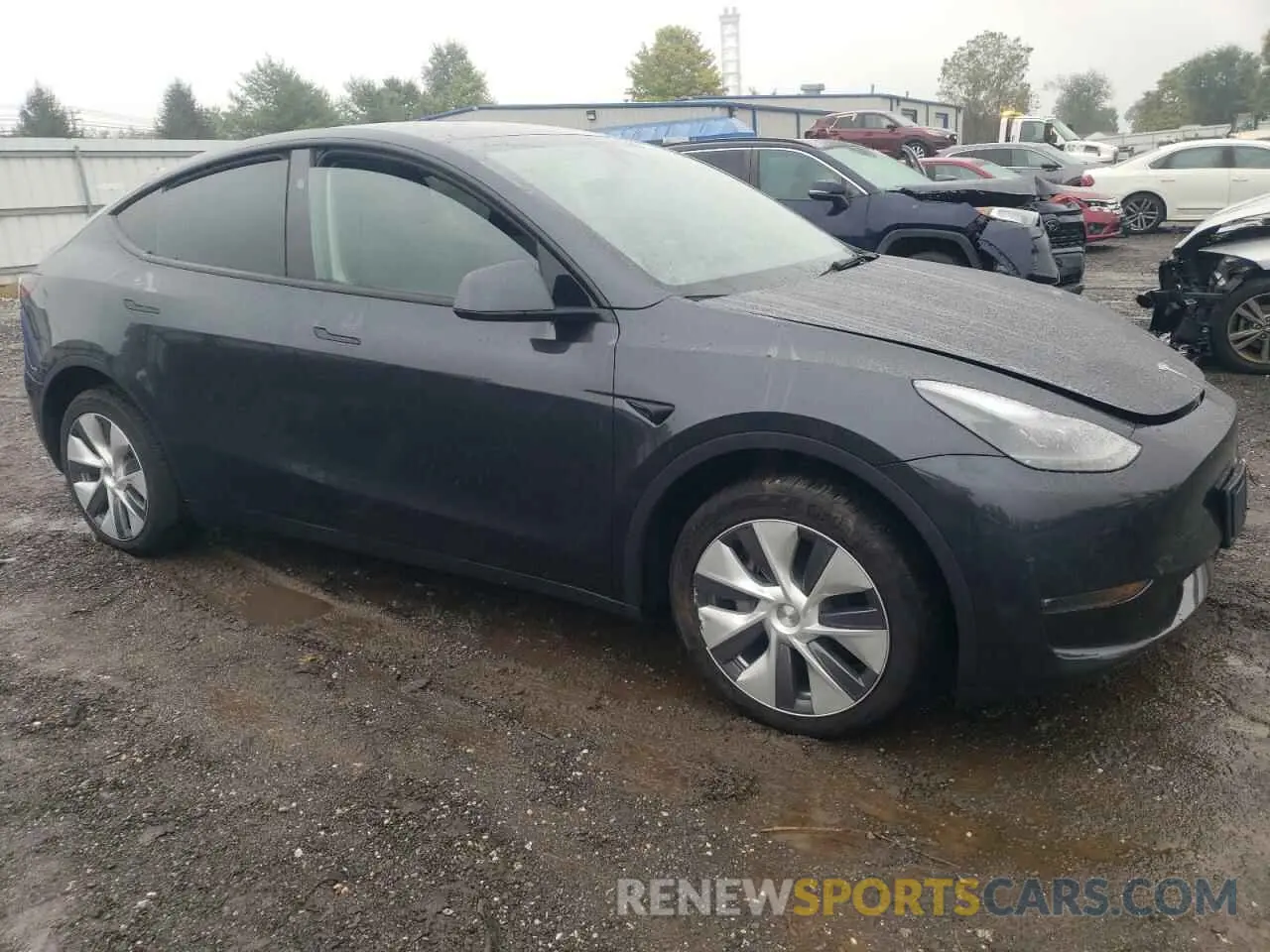 4 Photograph of a damaged car 7SAYGDEE1RF080095 TESLA MODEL Y 2024