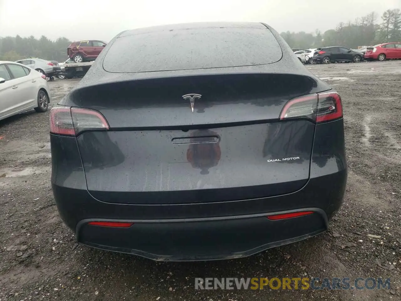 6 Photograph of a damaged car 7SAYGDEE1RF080095 TESLA MODEL Y 2024