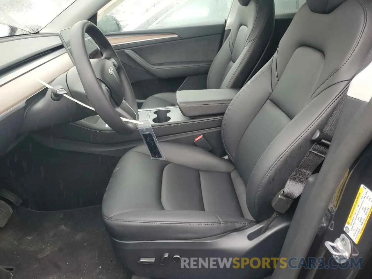 7 Photograph of a damaged car 7SAYGDEE1RF080095 TESLA MODEL Y 2024