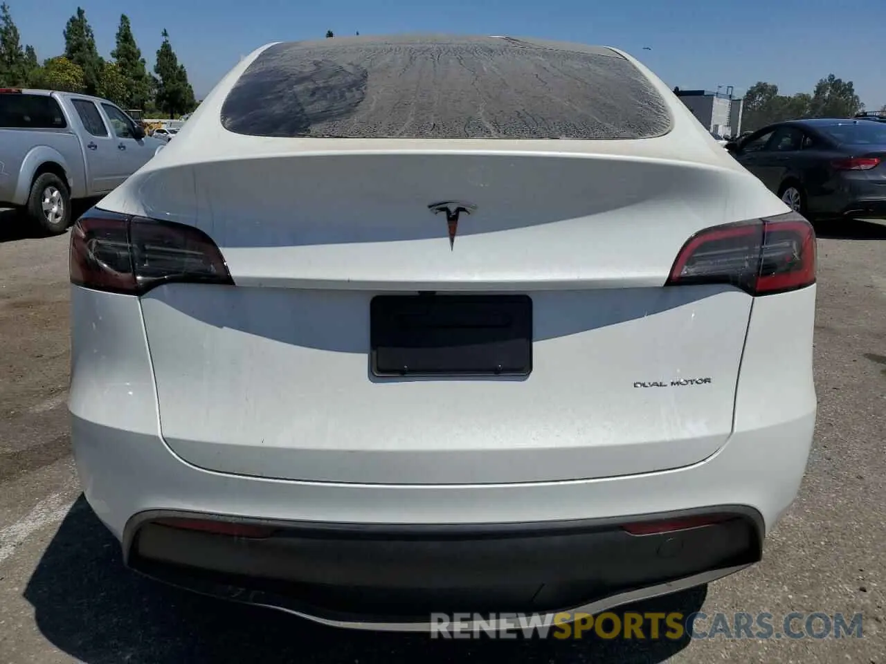 6 Photograph of a damaged car 7SAYGDEE1RF082428 TESLA MODEL Y 2024