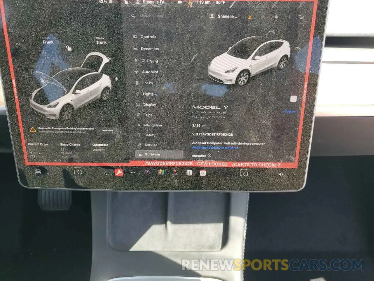 9 Photograph of a damaged car 7SAYGDEE1RF082428 TESLA MODEL Y 2024