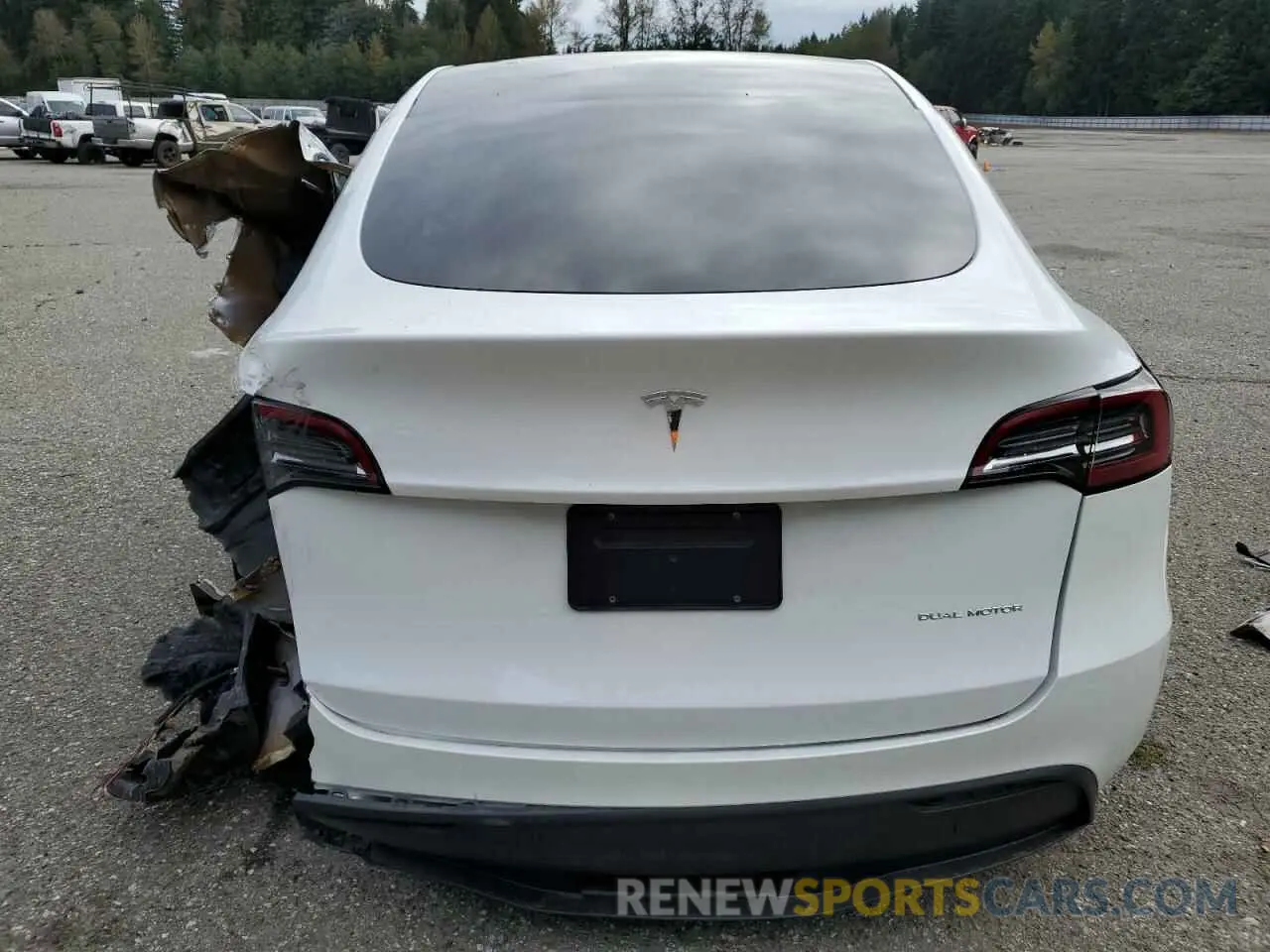 6 Photograph of a damaged car 7SAYGDEE1RF083241 TESLA MODEL Y 2024