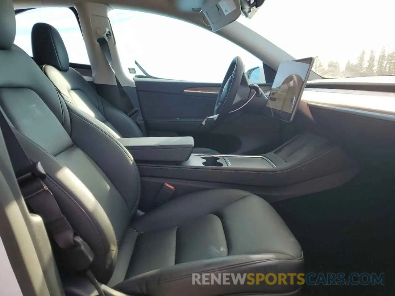 7 Photograph of a damaged car 7SAYGDEE1RF083241 TESLA MODEL Y 2024