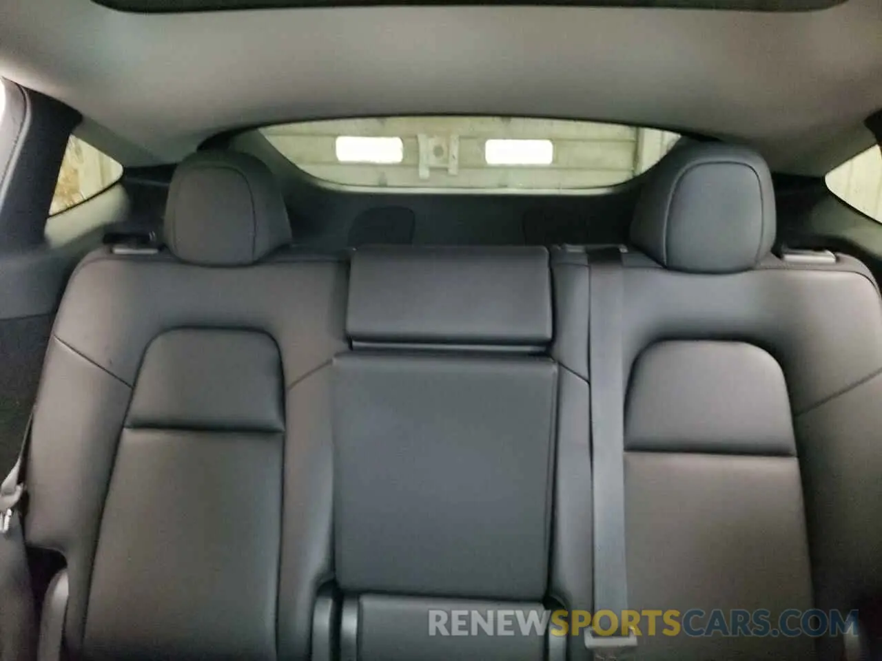 10 Photograph of a damaged car 7SAYGDEE1RF087256 TESLA MODEL Y 2024