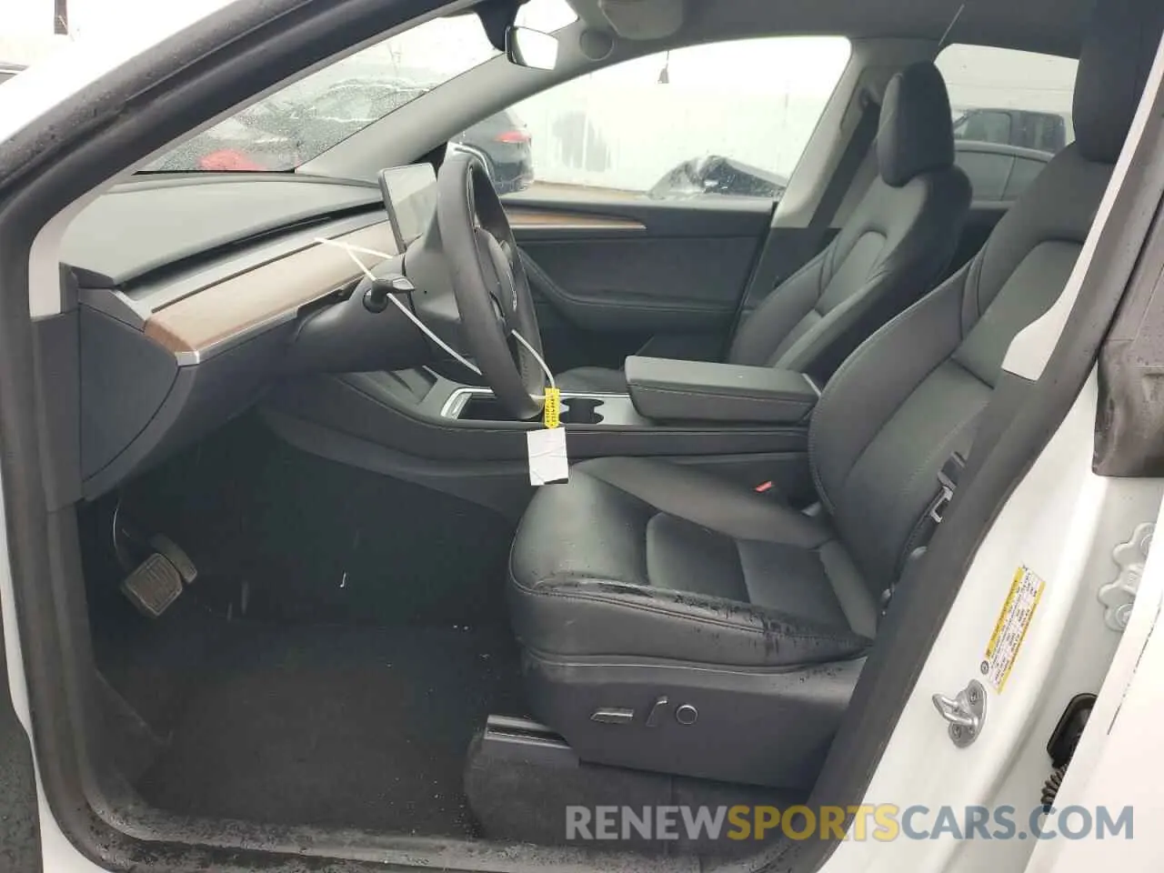7 Photograph of a damaged car 7SAYGDEE1RF124192 TESLA MODEL Y 2024