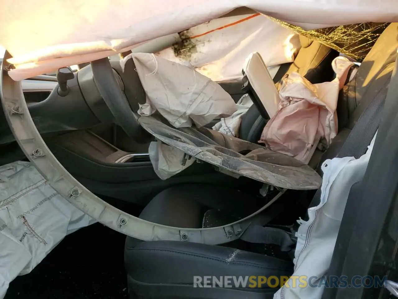 7 Photograph of a damaged car 7SAYGDEE1RF132762 TESLA MODEL Y 2024