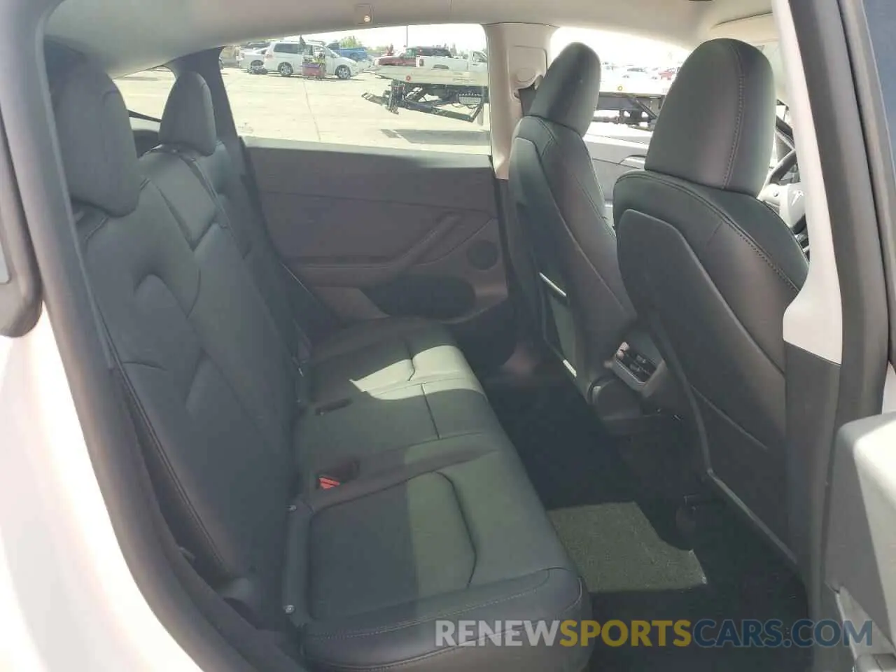 10 Photograph of a damaged car 7SAYGDEE1RF152168 TESLA MODEL Y 2024