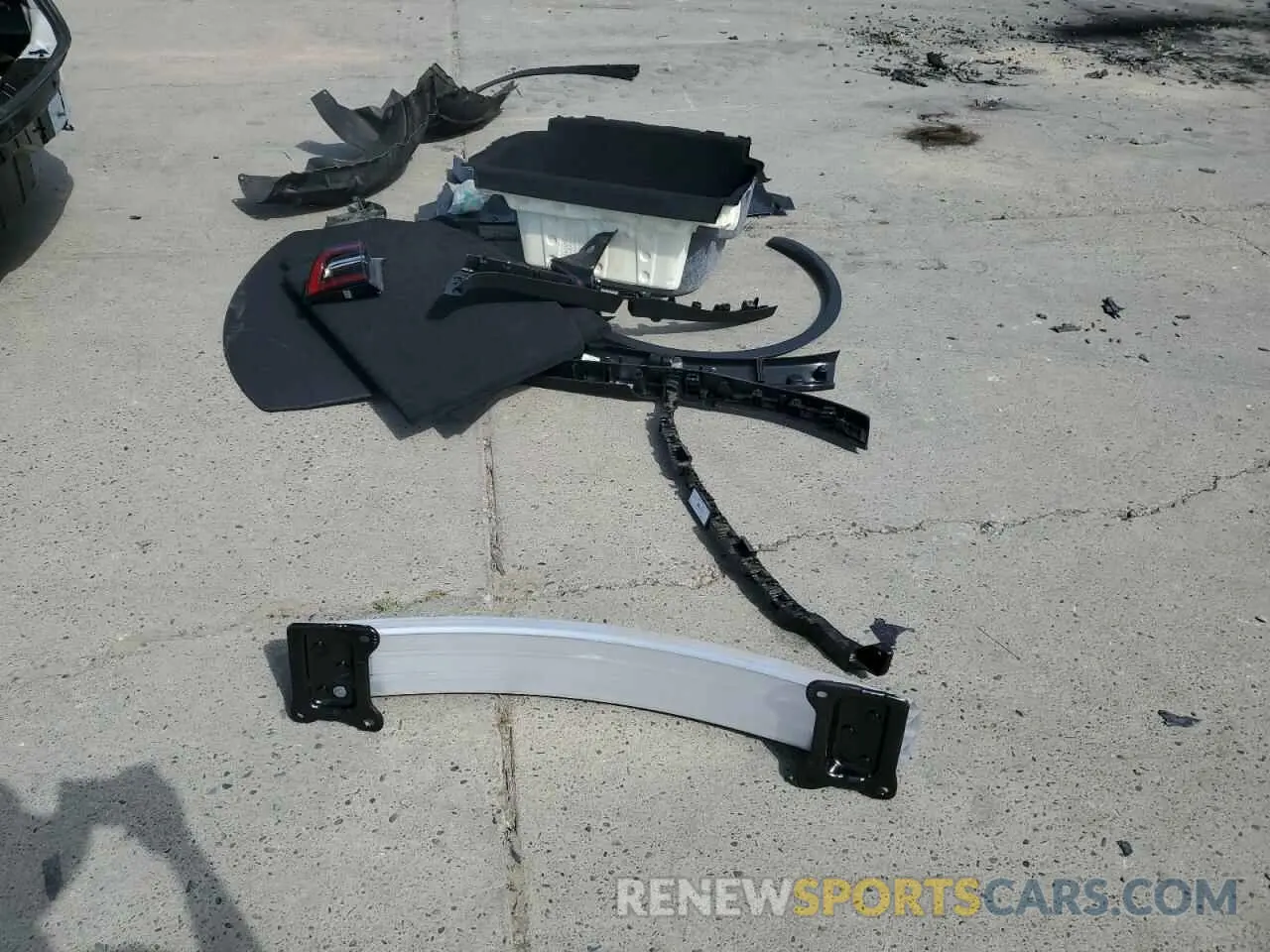 14 Photograph of a damaged car 7SAYGDEE1RF152168 TESLA MODEL Y 2024