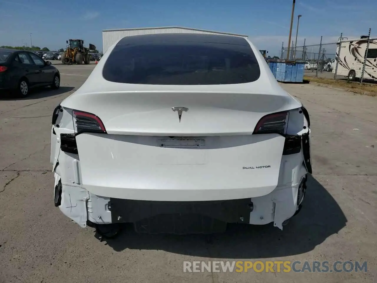 6 Photograph of a damaged car 7SAYGDEE1RF152168 TESLA MODEL Y 2024