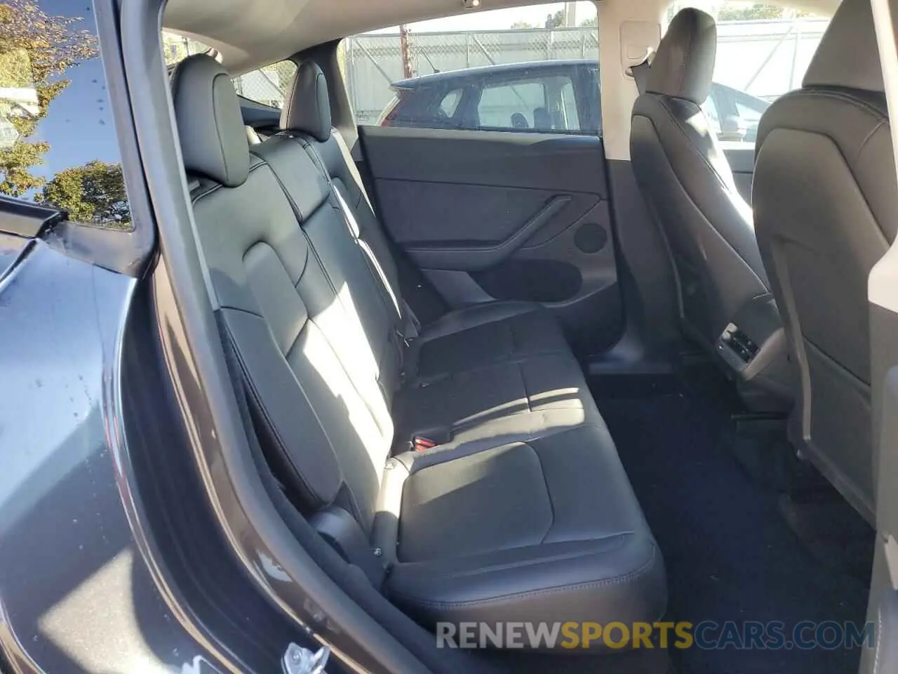 11 Photograph of a damaged car 7SAYGDEE1RF165535 TESLA MODEL Y 2024