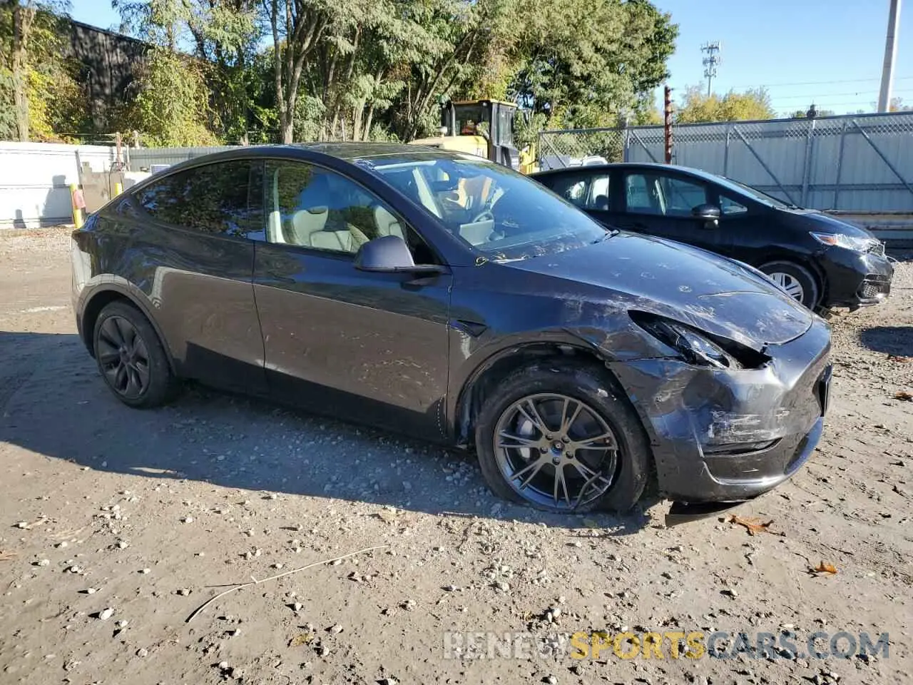 4 Photograph of a damaged car 7SAYGDEE1RF165535 TESLA MODEL Y 2024