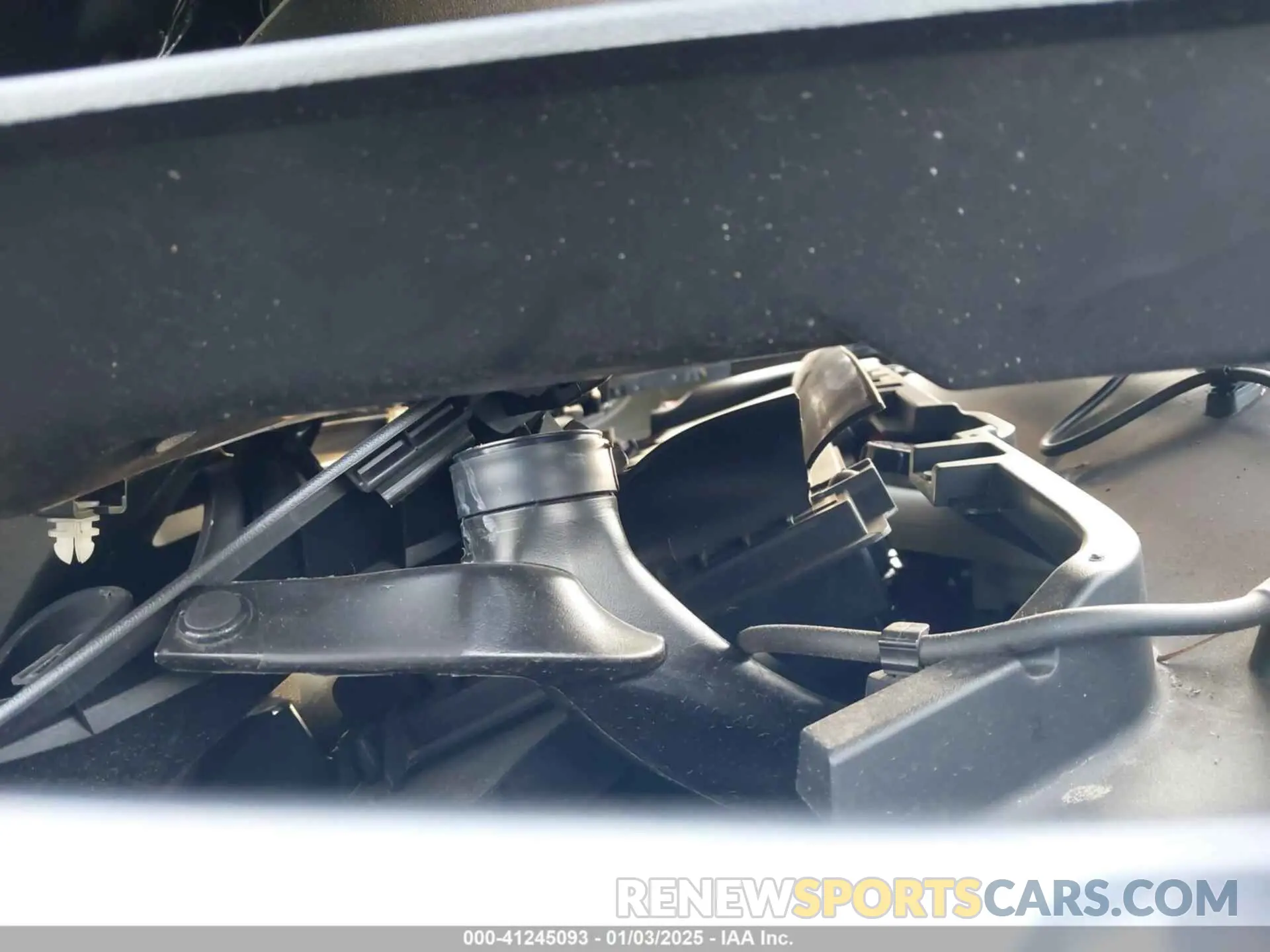 10 Photograph of a damaged car 7SAYGDEE2RA217008 TESLA MODEL Y 2024