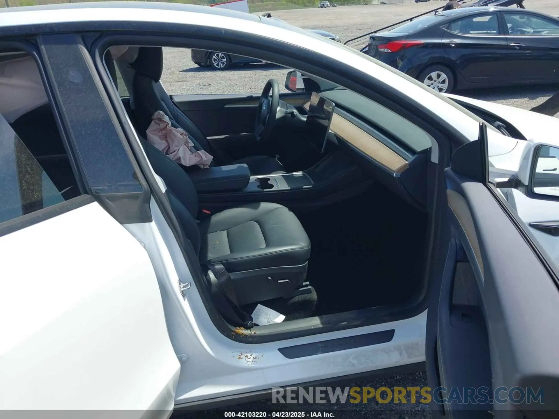 5 Photograph of a damaged car 7SAYGDEE2RA223679 TESLA MODEL Y 2024