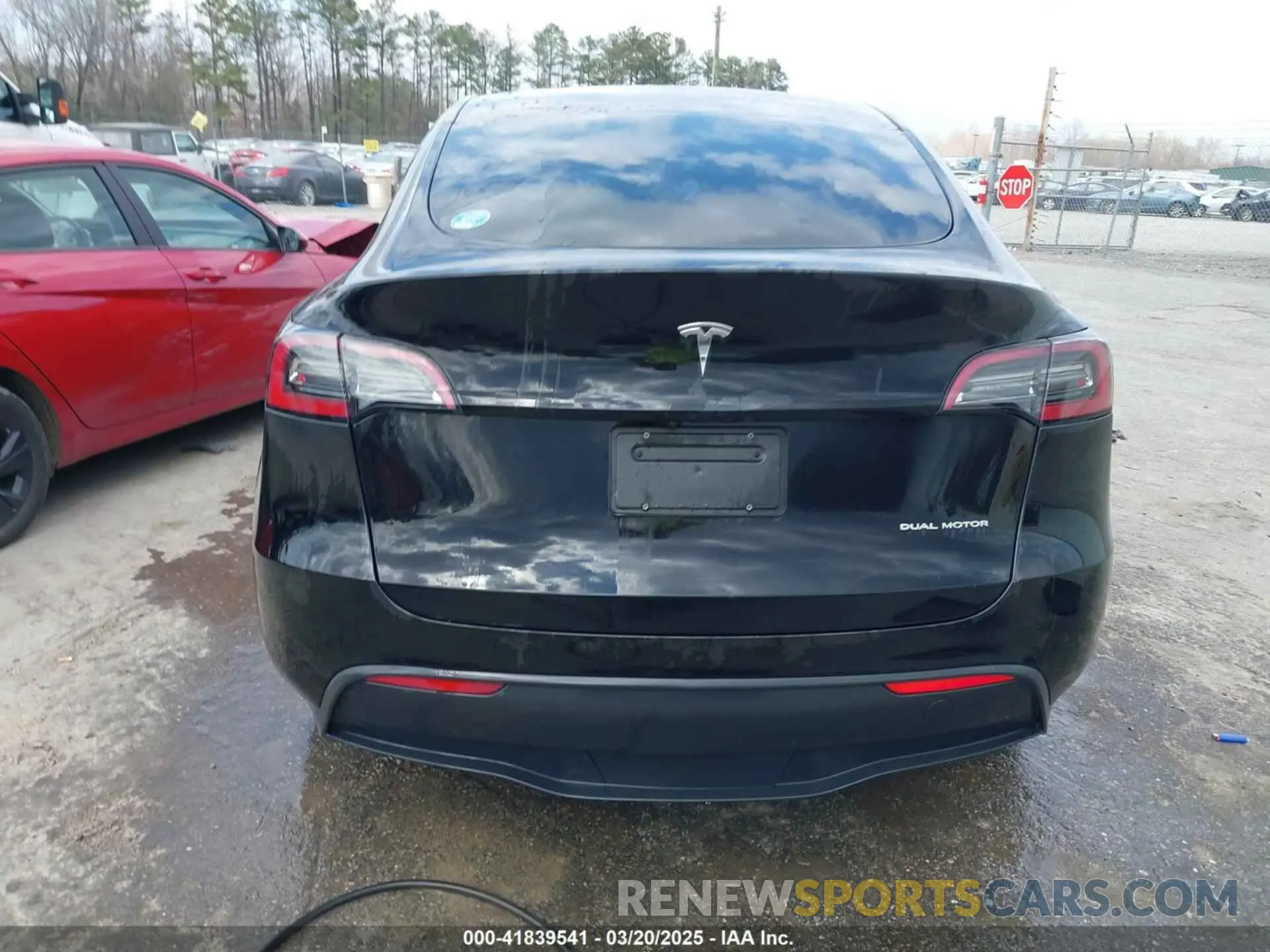 16 Photograph of a damaged car 7SAYGDEE2RA227425 TESLA MODEL Y 2024