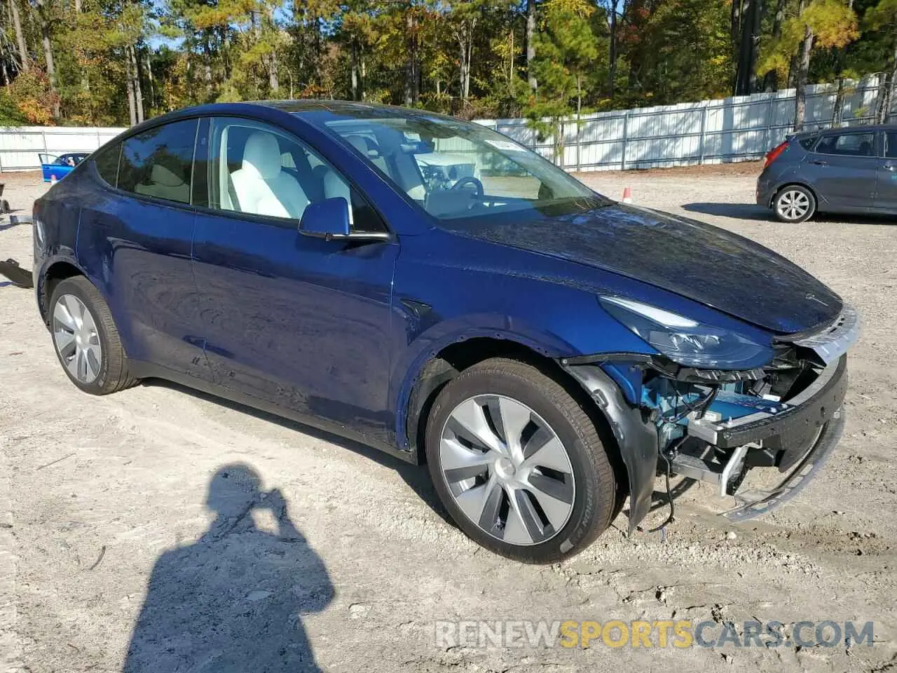 4 Photograph of a damaged car 7SAYGDEE2RA232690 TESLA MODEL Y 2024