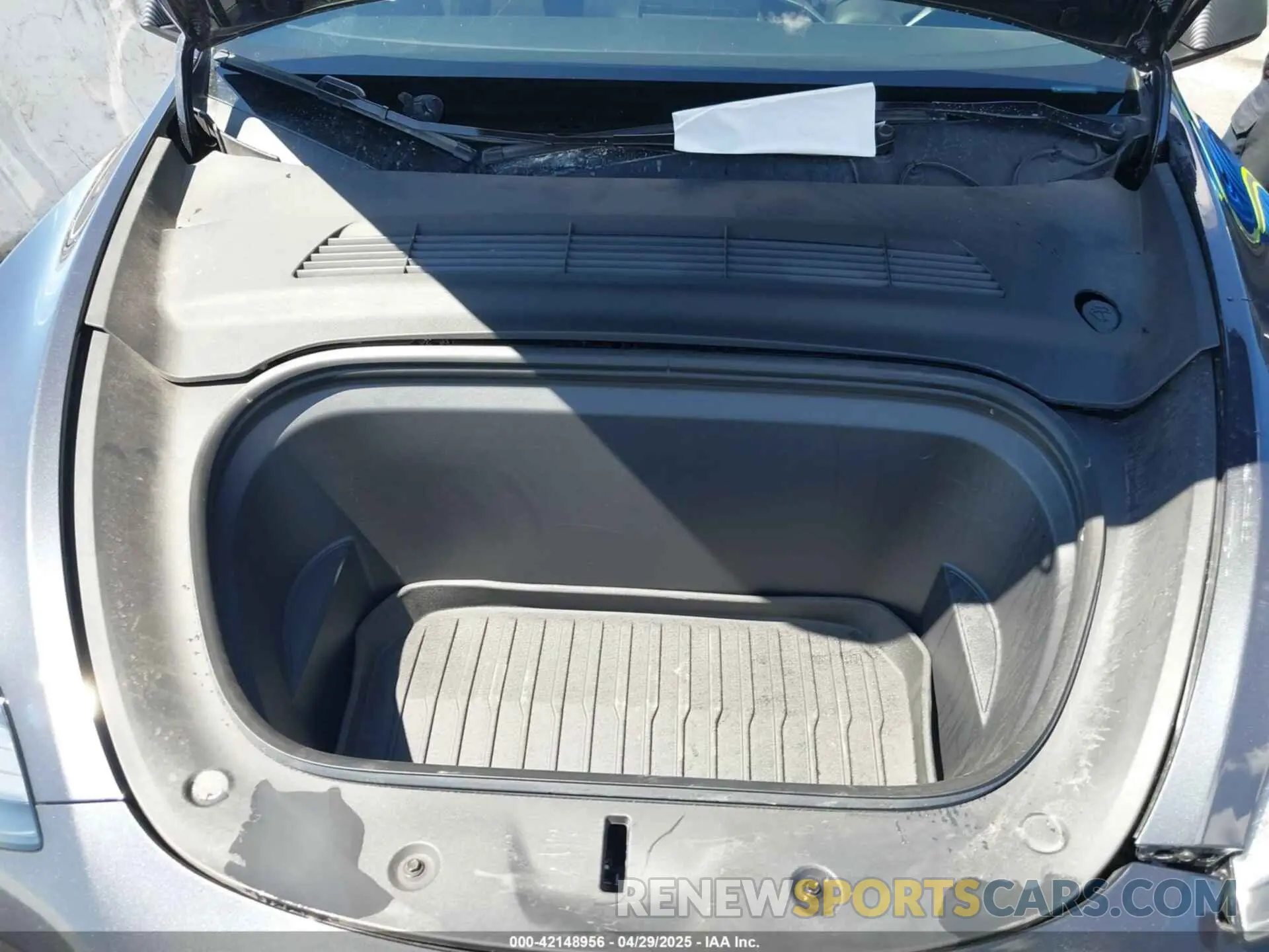 10 Photograph of a damaged car 7SAYGDEE2RA233855 TESLA MODEL Y 2024