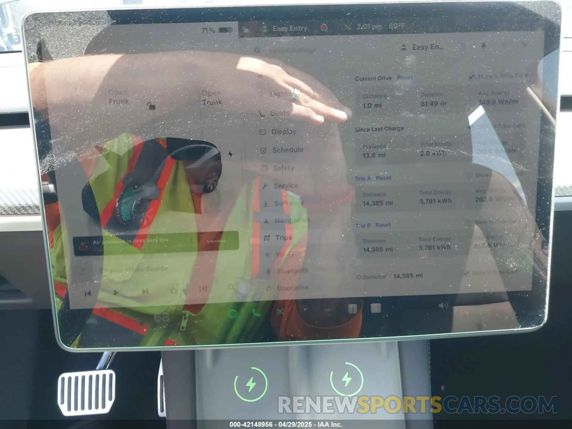 16 Photograph of a damaged car 7SAYGDEE2RA233855 TESLA MODEL Y 2024