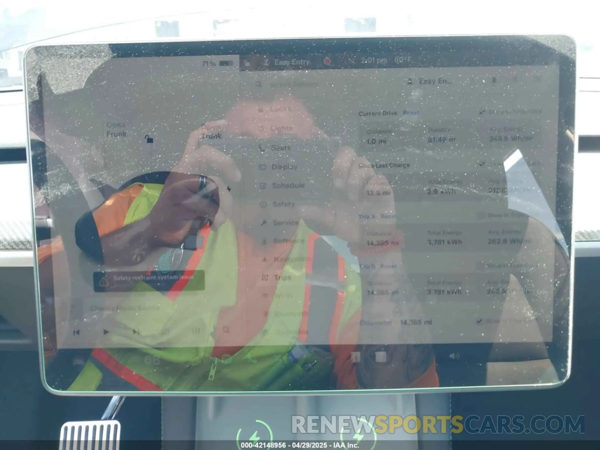 17 Photograph of a damaged car 7SAYGDEE2RA233855 TESLA MODEL Y 2024
