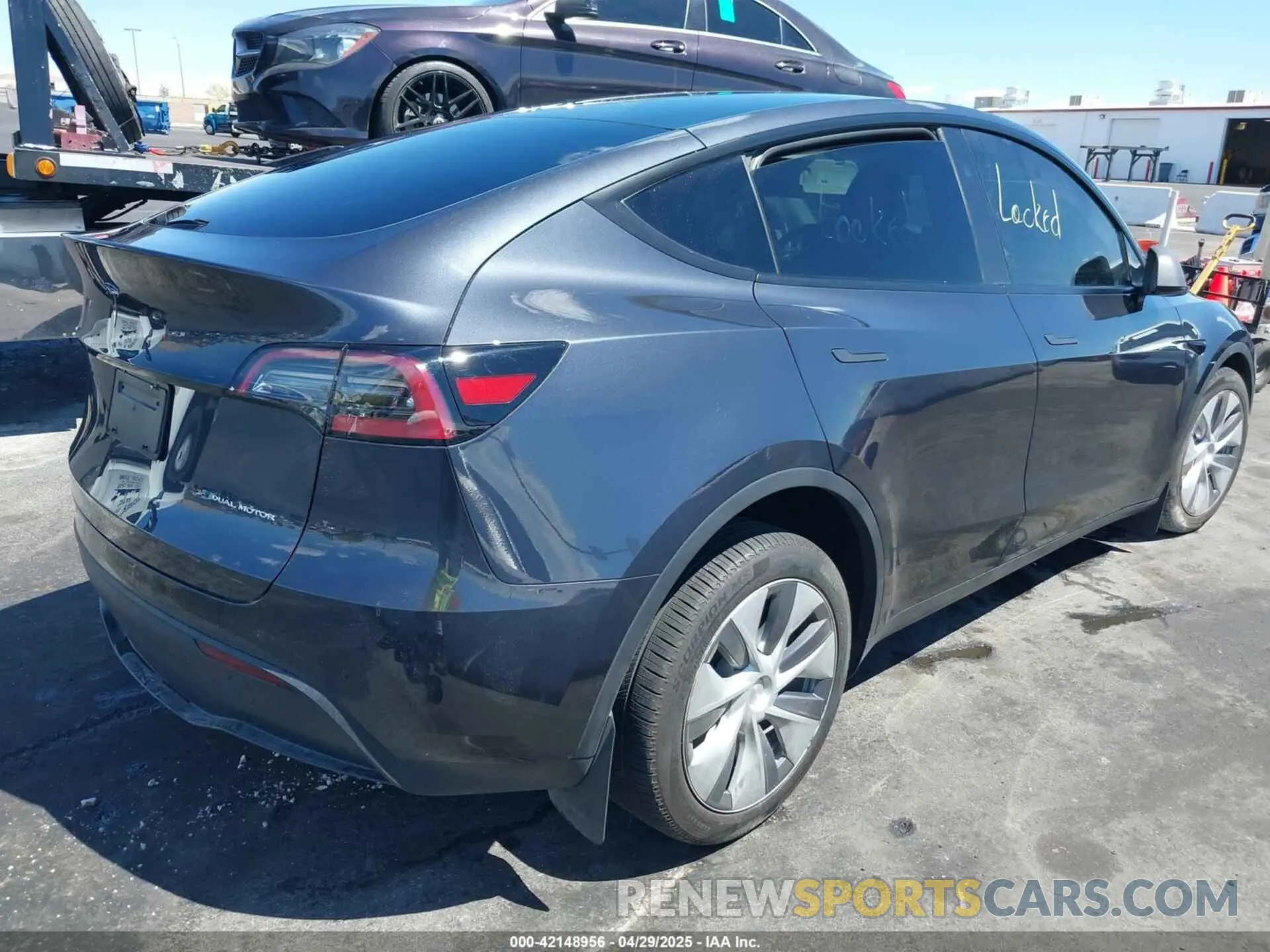 4 Photograph of a damaged car 7SAYGDEE2RA233855 TESLA MODEL Y 2024
