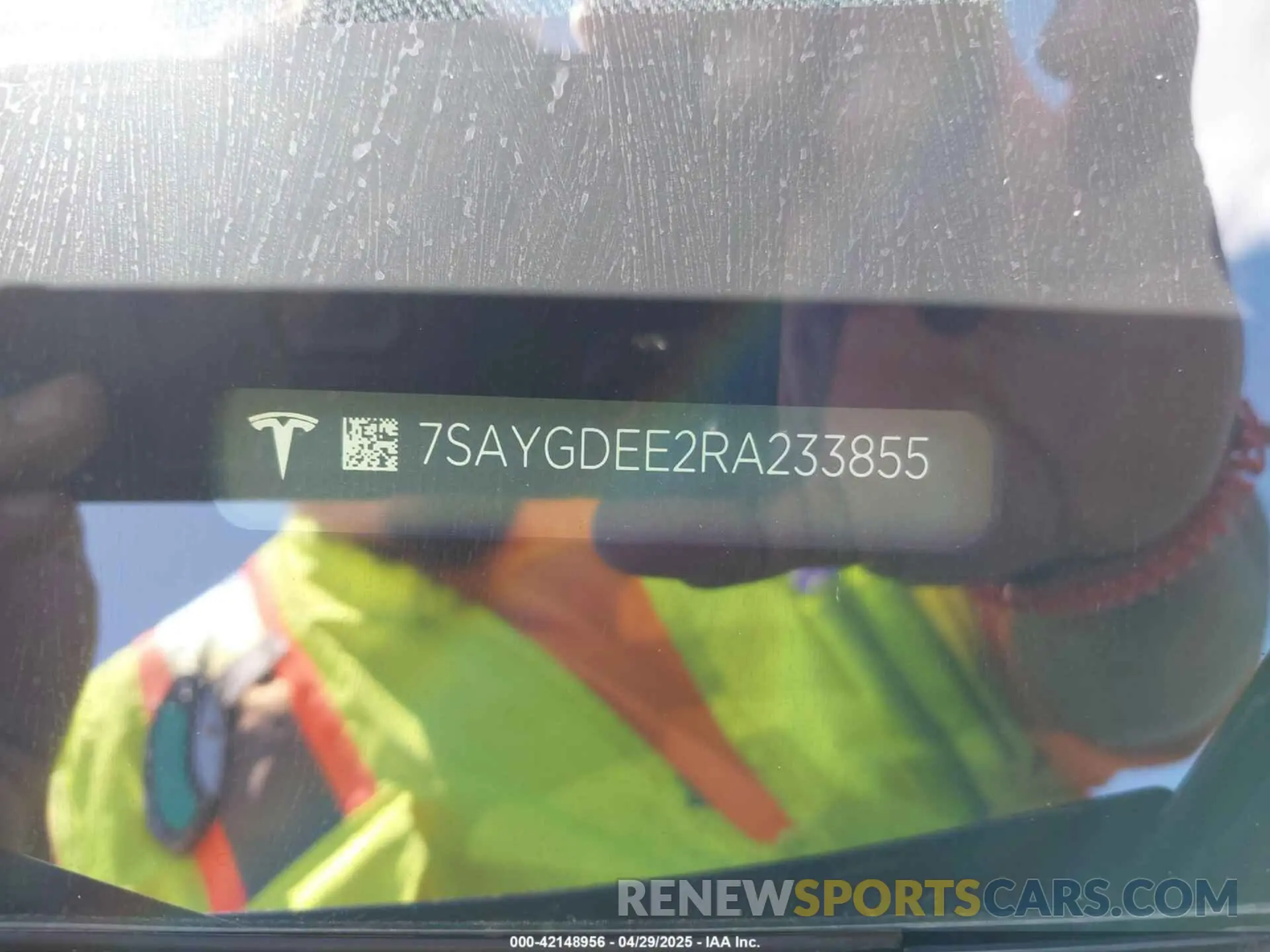 9 Photograph of a damaged car 7SAYGDEE2RA233855 TESLA MODEL Y 2024