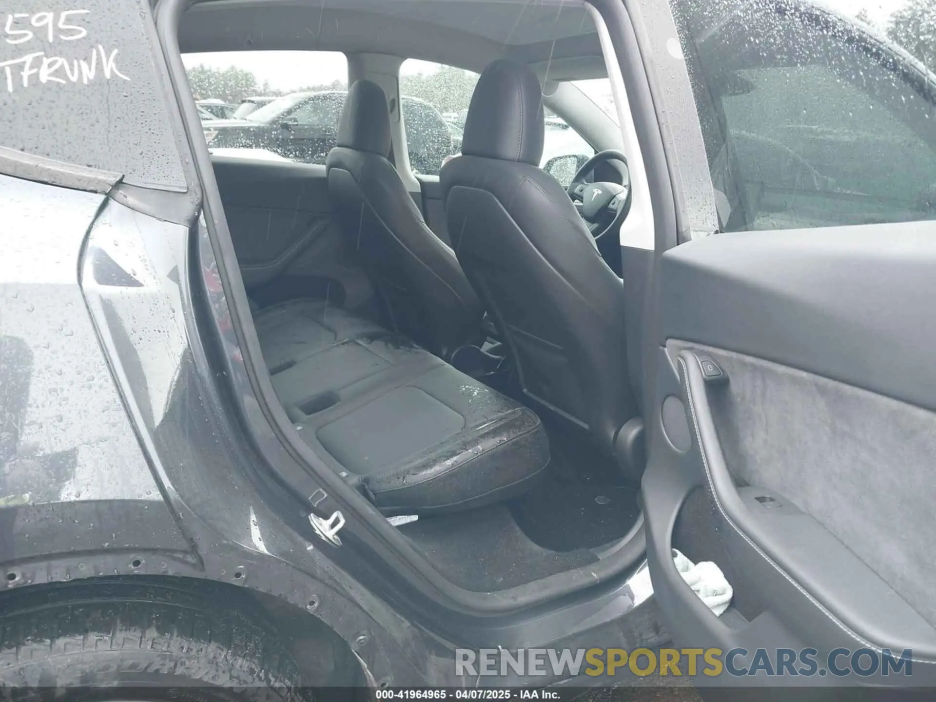8 Photograph of a damaged car 7SAYGDEE2RA244595 TESLA MODEL Y 2024