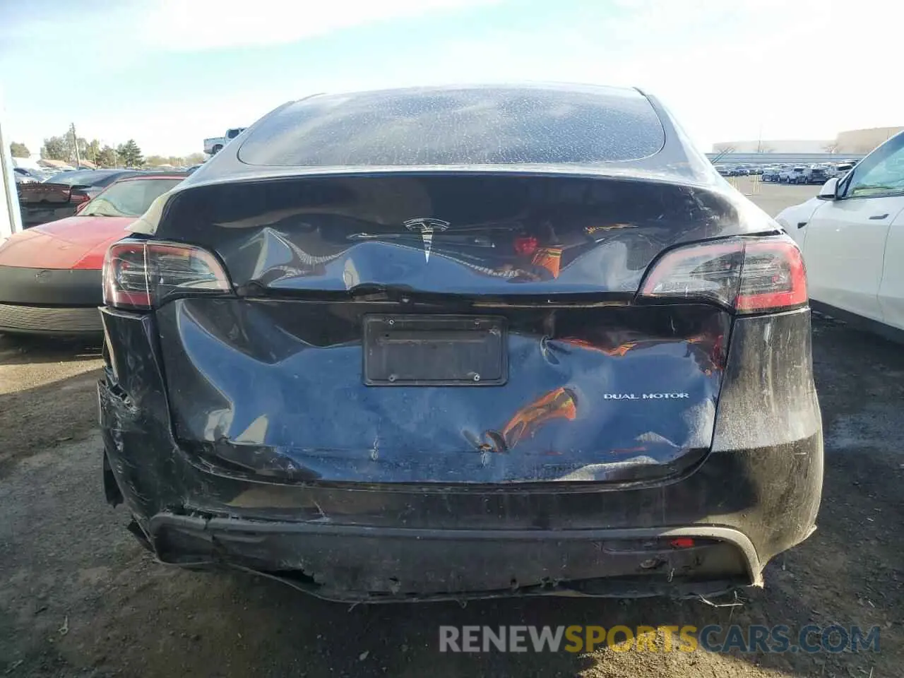 6 Photograph of a damaged car 7SAYGDEE2RA252101 TESLA MODEL Y 2024