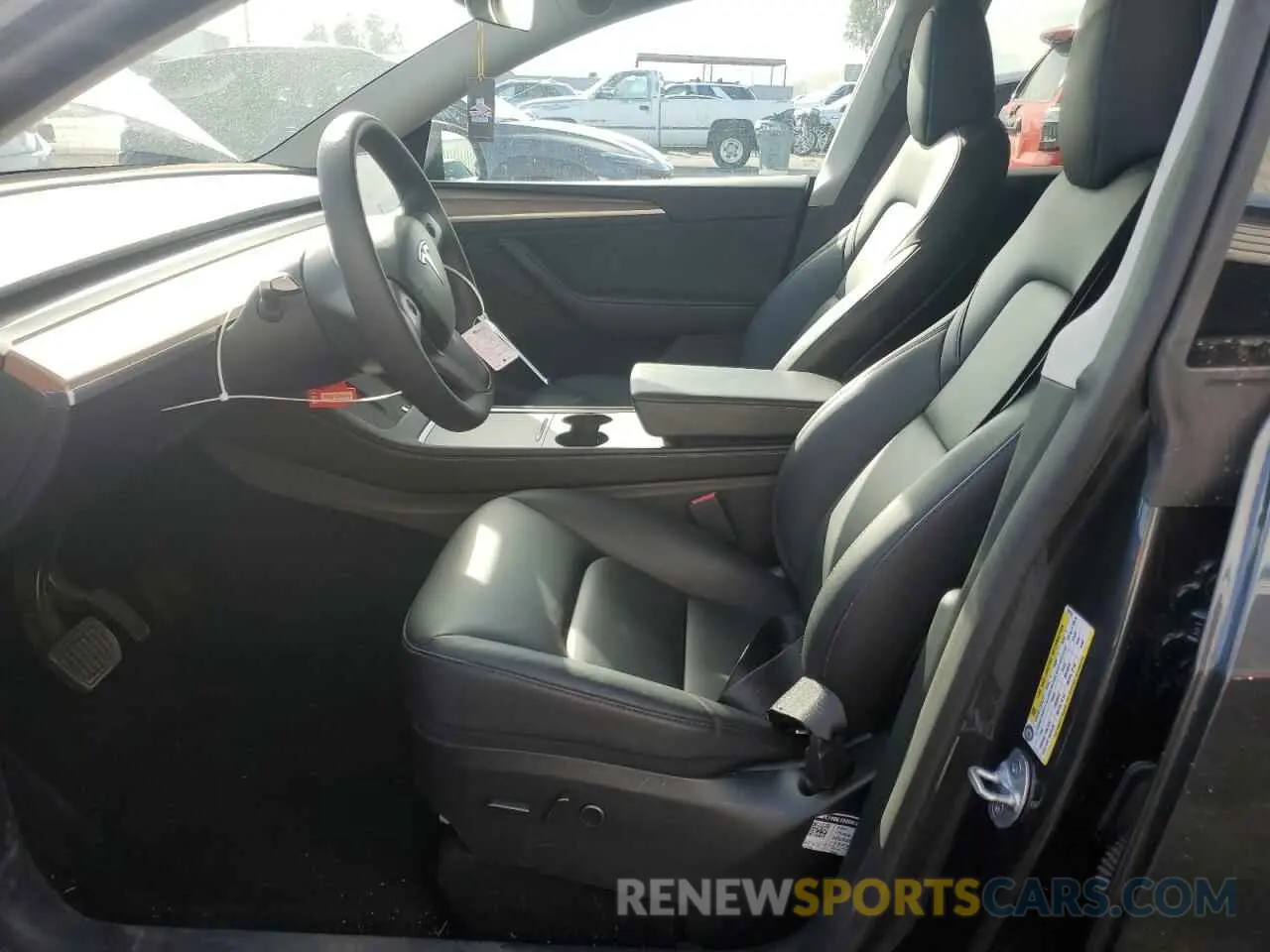 7 Photograph of a damaged car 7SAYGDEE2RA252101 TESLA MODEL Y 2024