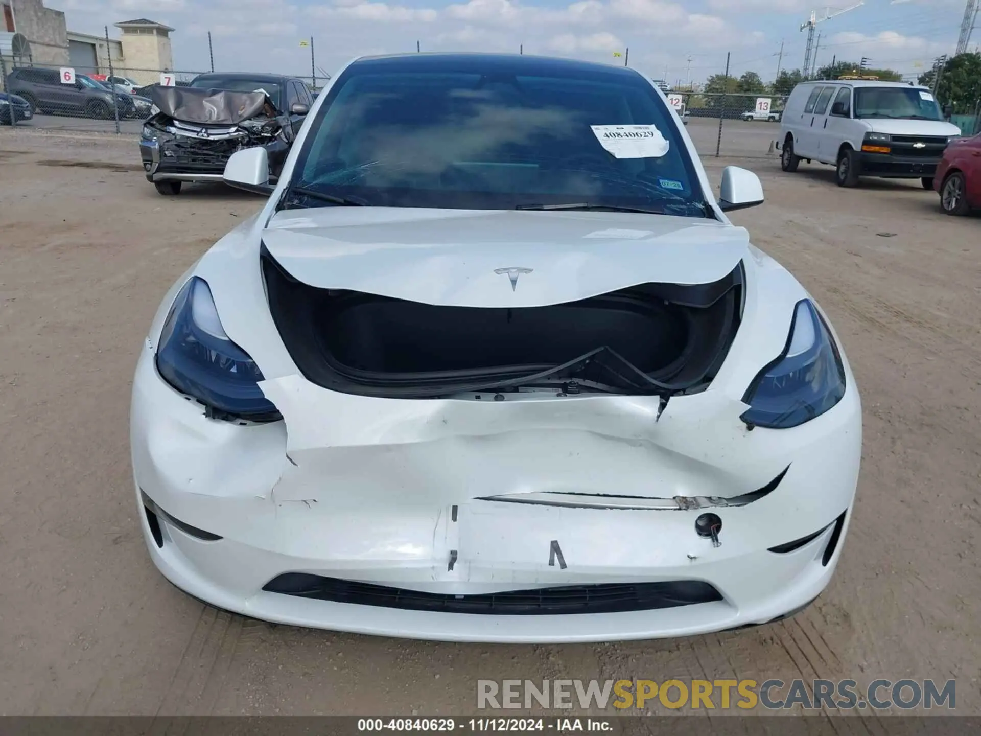 12 Photograph of a damaged car 7SAYGDEE2RA255743 TESLA MODEL Y 2024