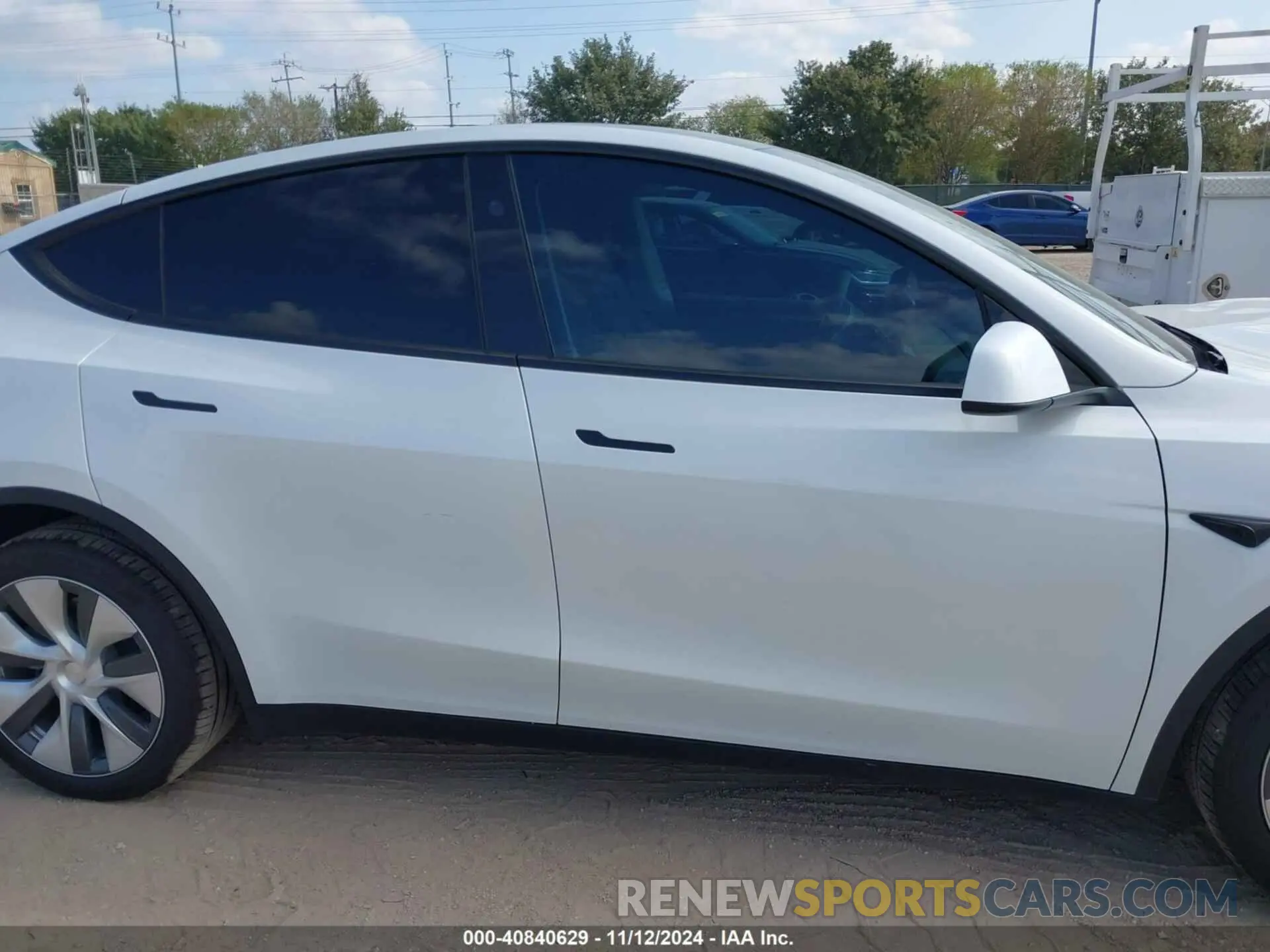 13 Photograph of a damaged car 7SAYGDEE2RA255743 TESLA MODEL Y 2024