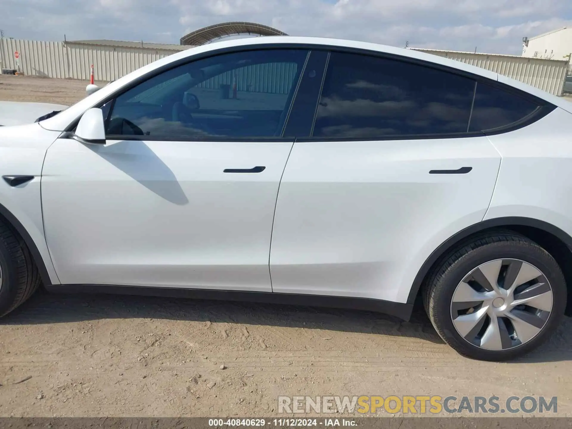 14 Photograph of a damaged car 7SAYGDEE2RA255743 TESLA MODEL Y 2024