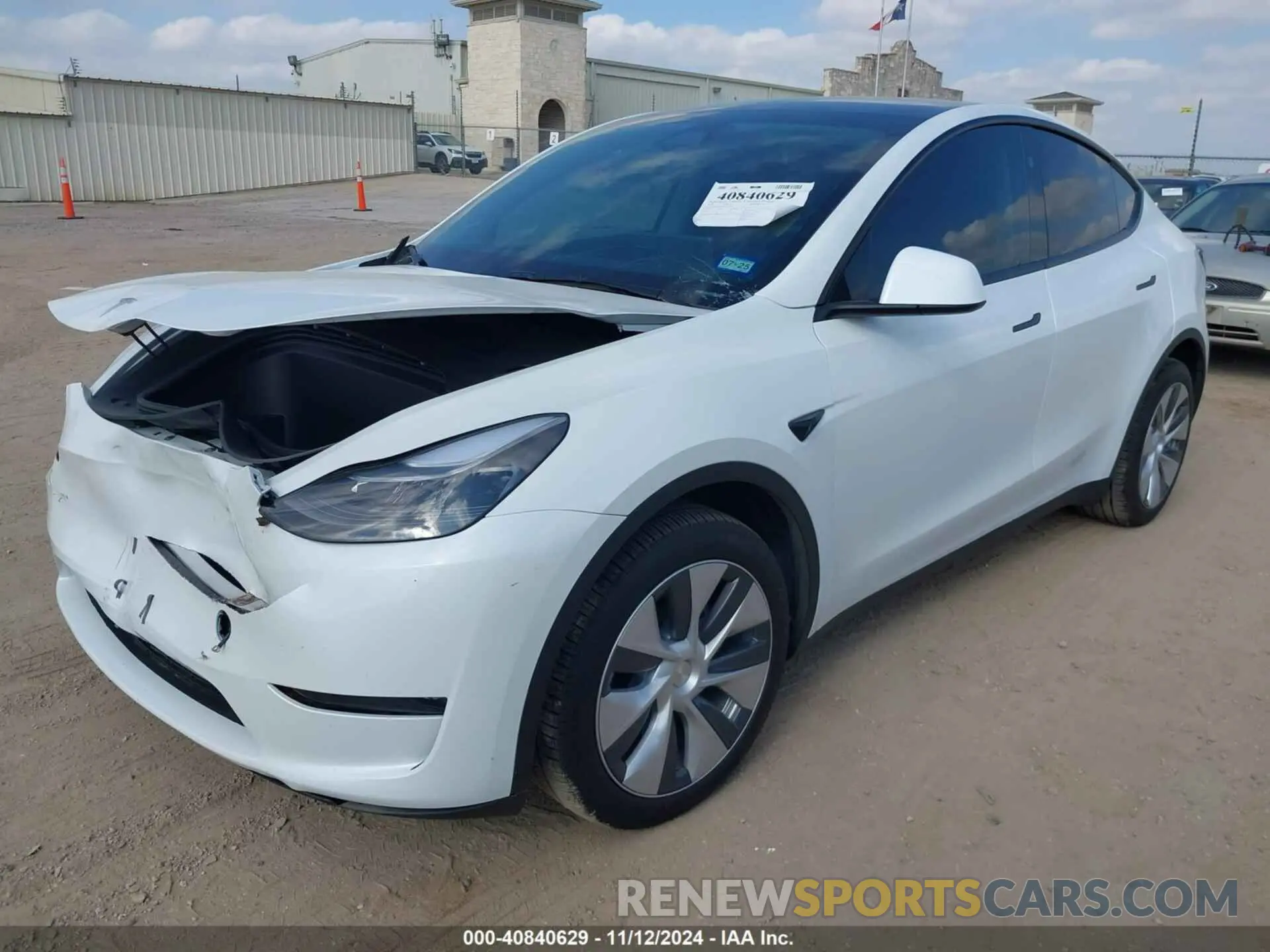 2 Photograph of a damaged car 7SAYGDEE2RA255743 TESLA MODEL Y 2024
