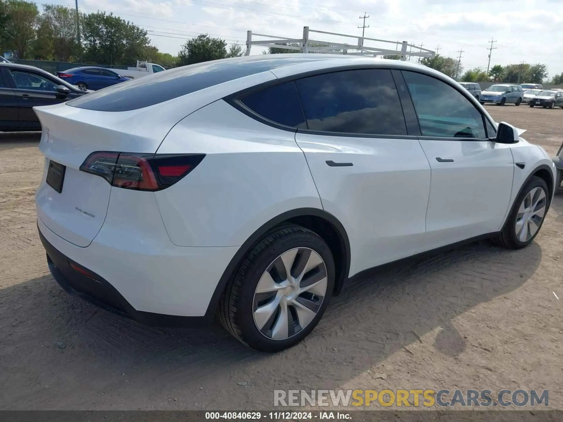 4 Photograph of a damaged car 7SAYGDEE2RA255743 TESLA MODEL Y 2024