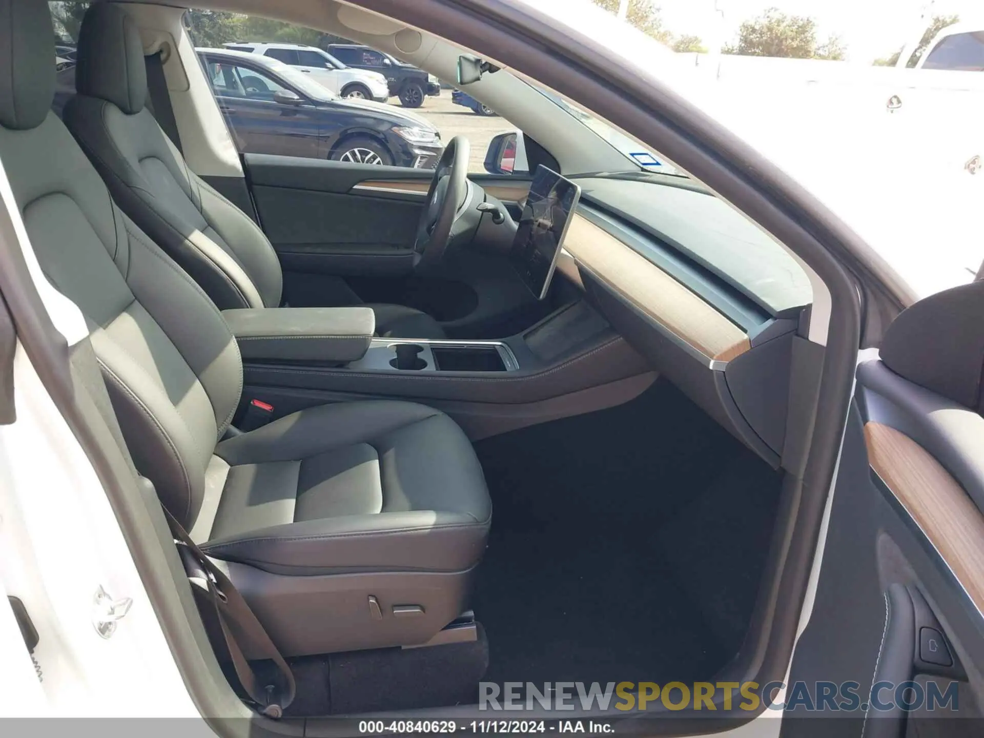 5 Photograph of a damaged car 7SAYGDEE2RA255743 TESLA MODEL Y 2024