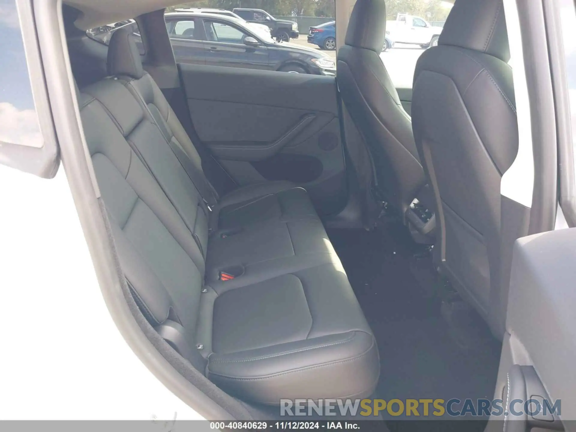 8 Photograph of a damaged car 7SAYGDEE2RA255743 TESLA MODEL Y 2024