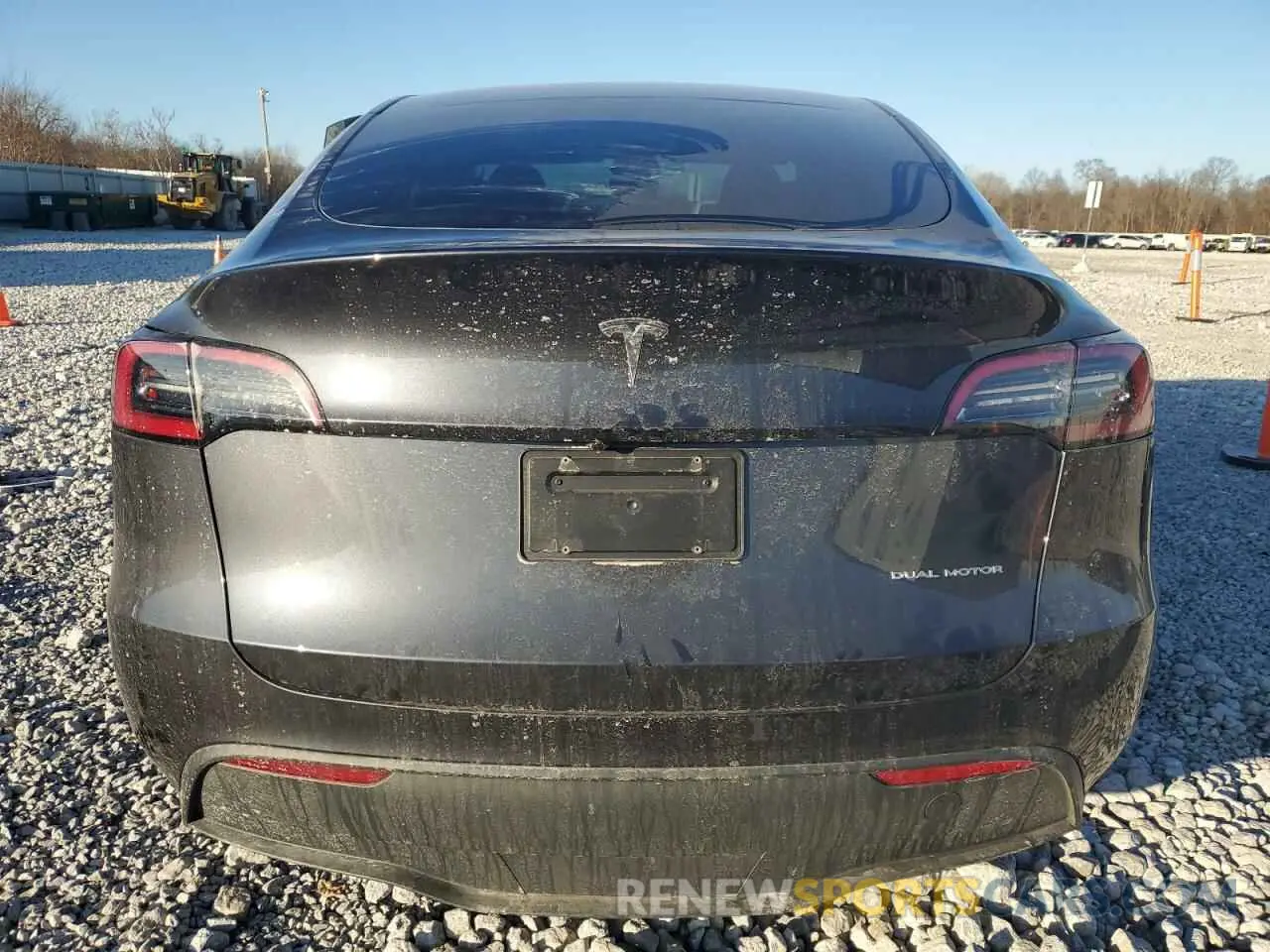6 Photograph of a damaged car 7SAYGDEE2RA274700 TESLA MODEL Y 2024