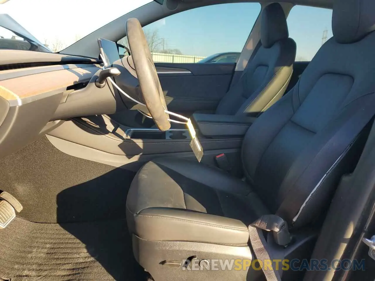 7 Photograph of a damaged car 7SAYGDEE2RA274700 TESLA MODEL Y 2024