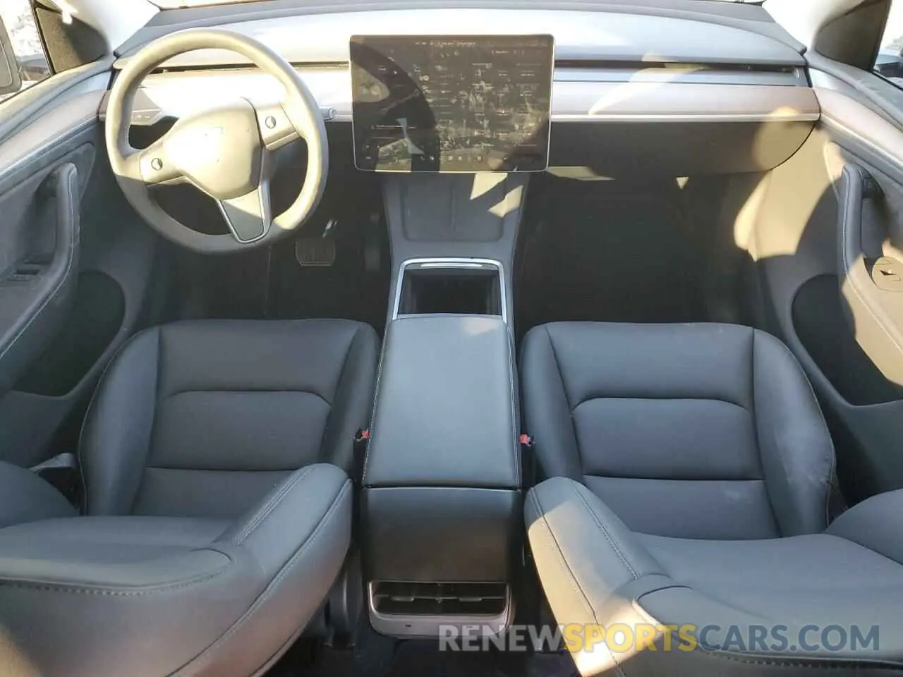8 Photograph of a damaged car 7SAYGDEE2RA274700 TESLA MODEL Y 2024
