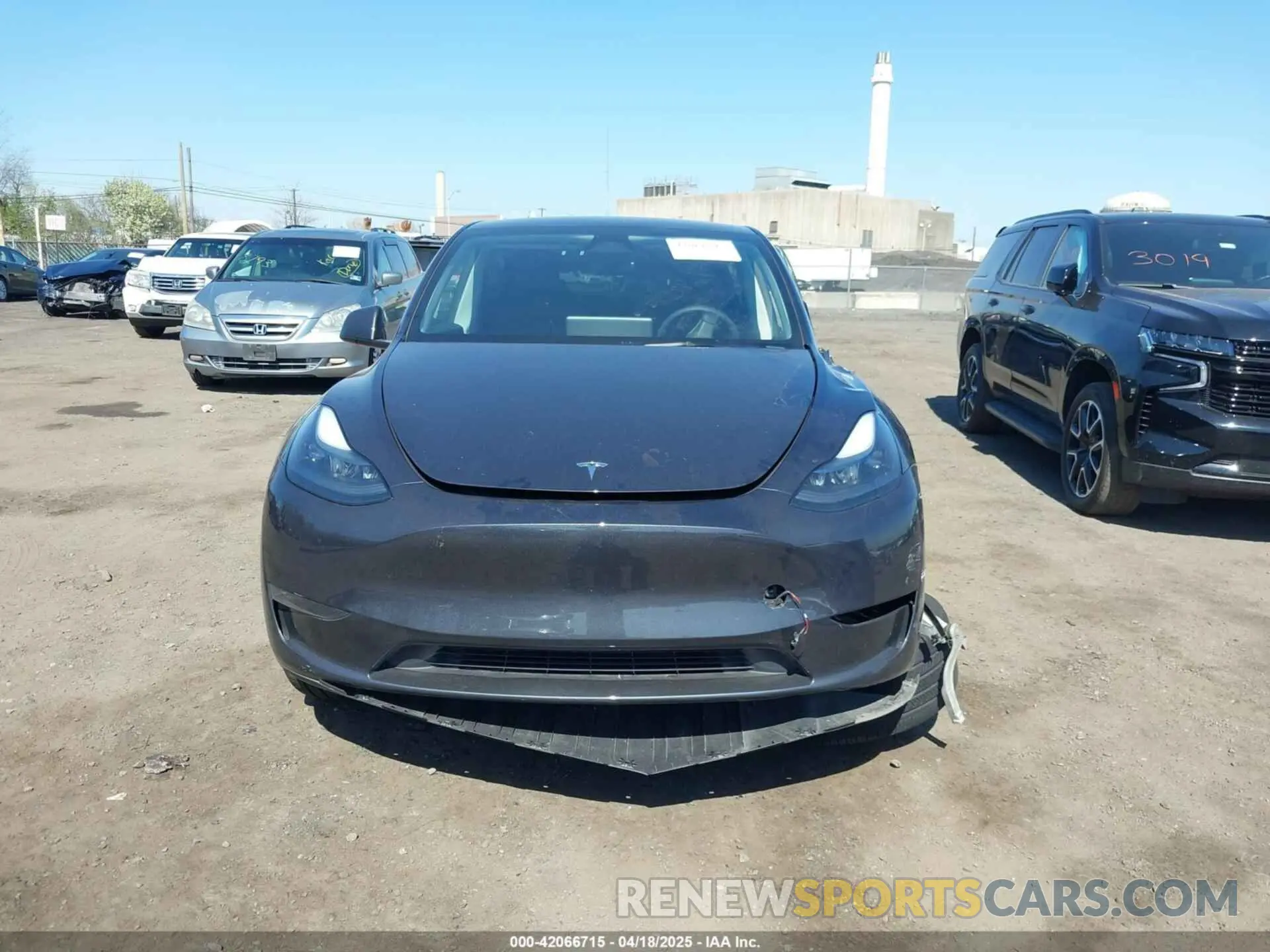 12 Photograph of a damaged car 7SAYGDEE2RA281016 TESLA MODEL Y 2024