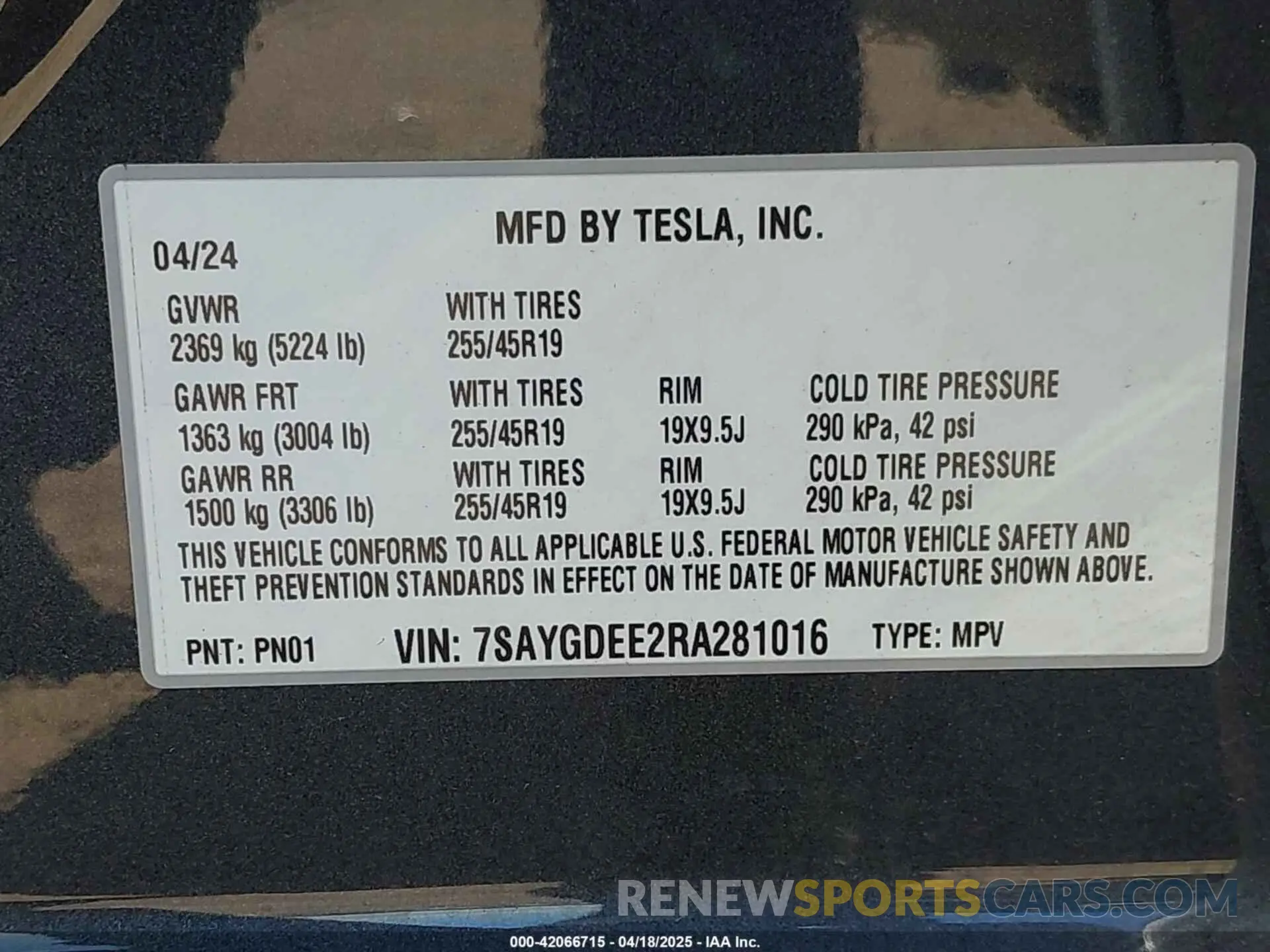 9 Photograph of a damaged car 7SAYGDEE2RA281016 TESLA MODEL Y 2024