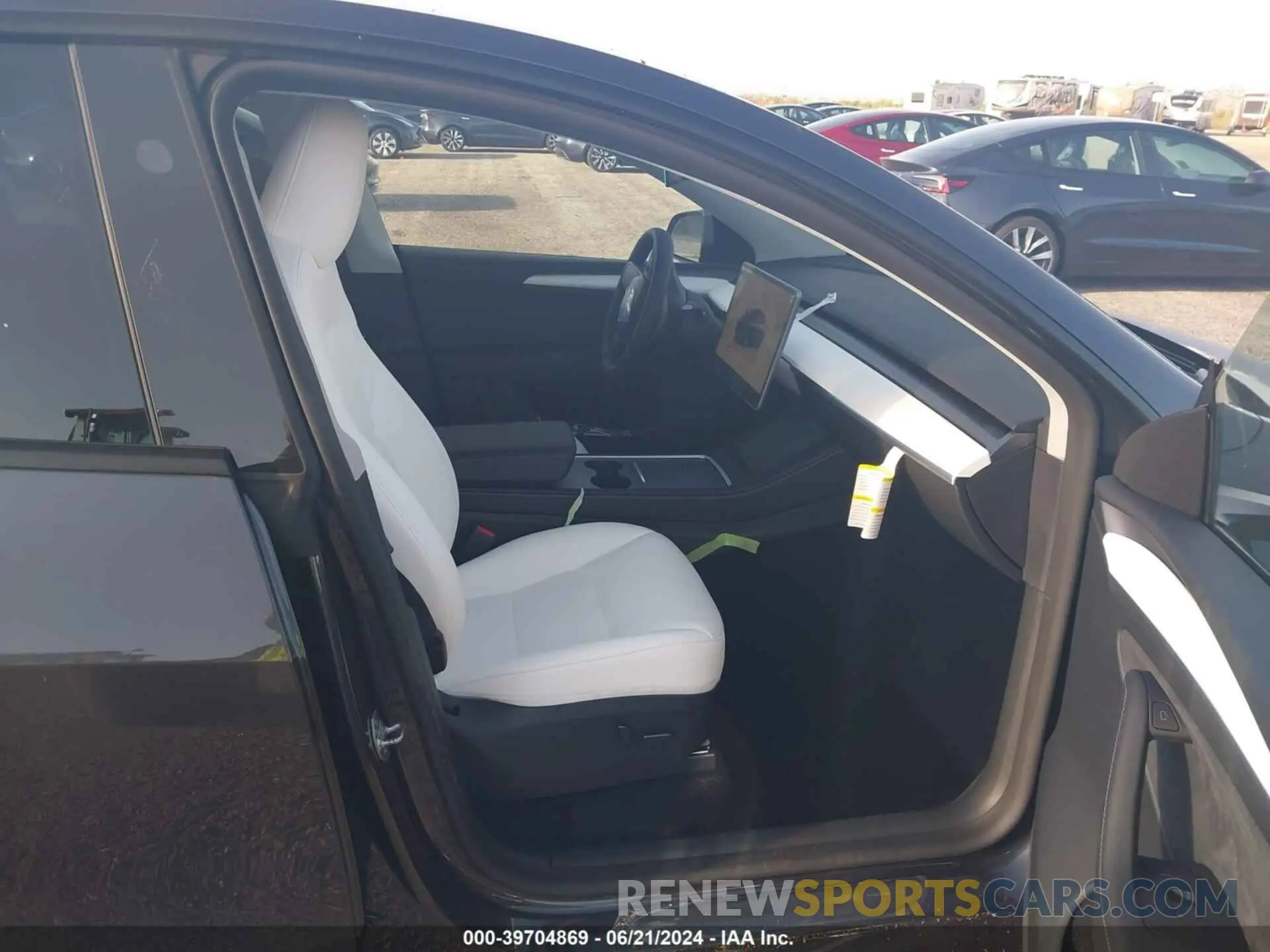 5 Photograph of a damaged car 7SAYGDEE2RA287995 TESLA MODEL Y 2024