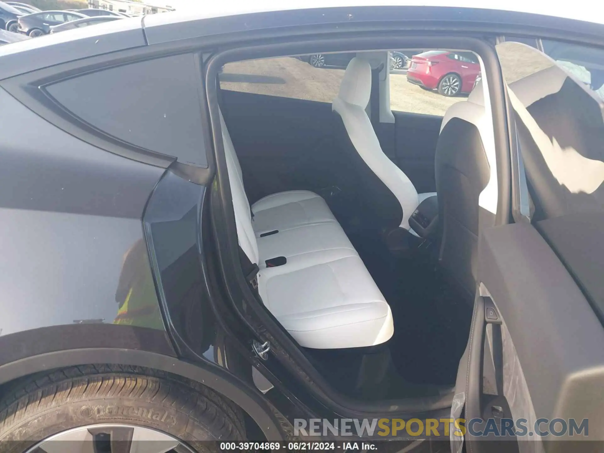 8 Photograph of a damaged car 7SAYGDEE2RA287995 TESLA MODEL Y 2024