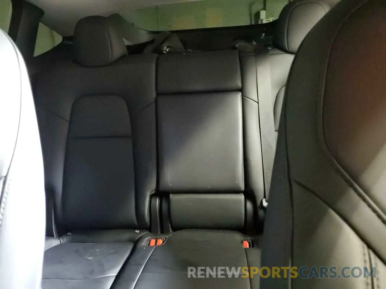 10 Photograph of a damaged car 7SAYGDEE2RA299824 TESLA MODEL Y 2024